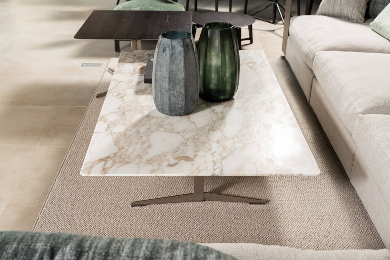 Flexform Журнальный столик Fly Calacata 170*100 от Flexform — в интерьере
