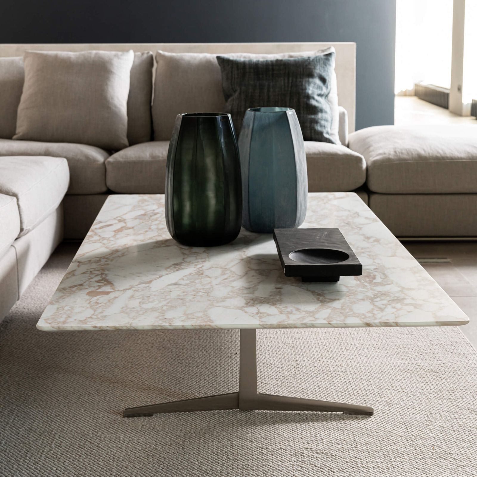 Flexform Журнальный столик Fly Calacata 170*100 от Flexform — в интерьере