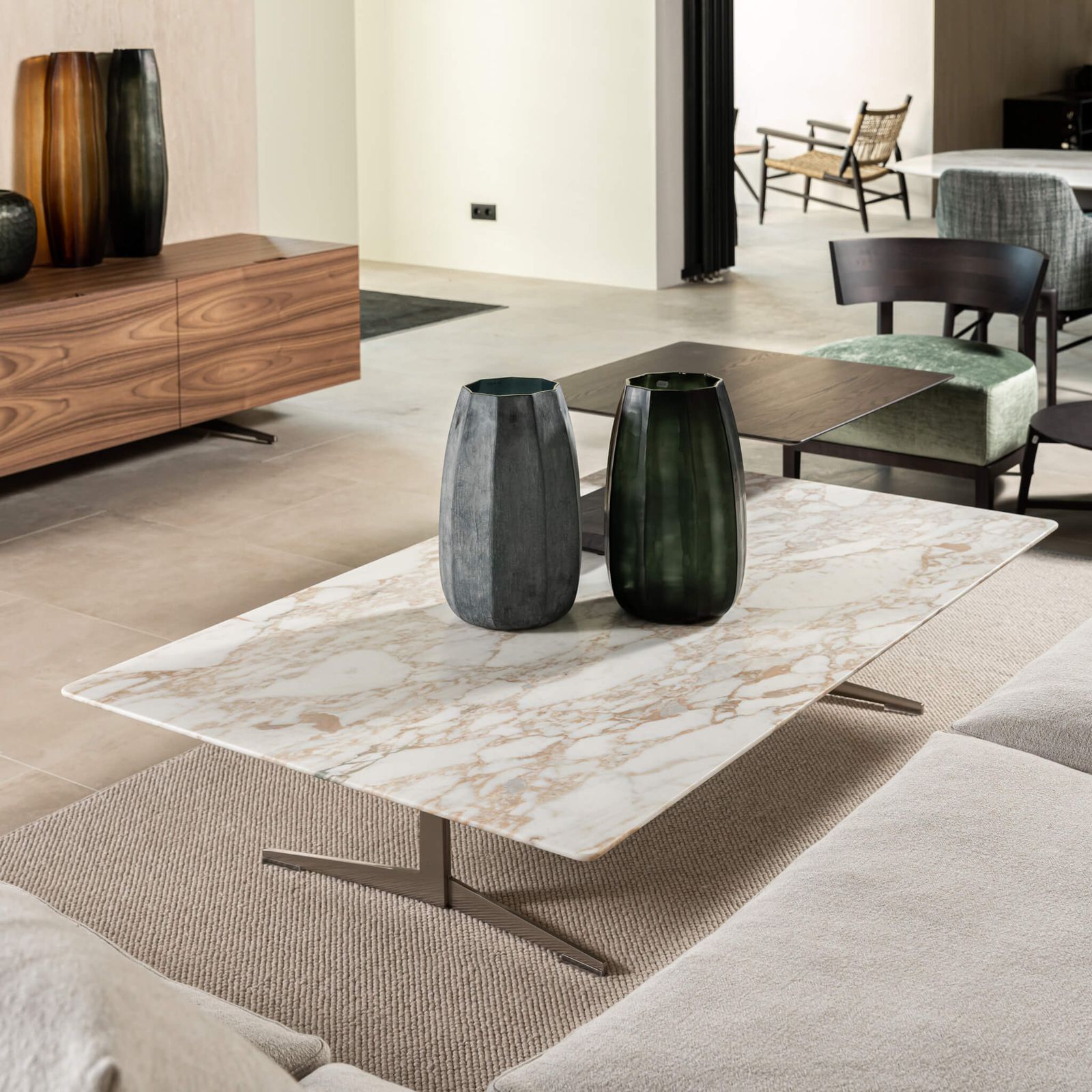 Flexform Журнальный столик Fly Calacata 170*100 от Flexform — в интерьере