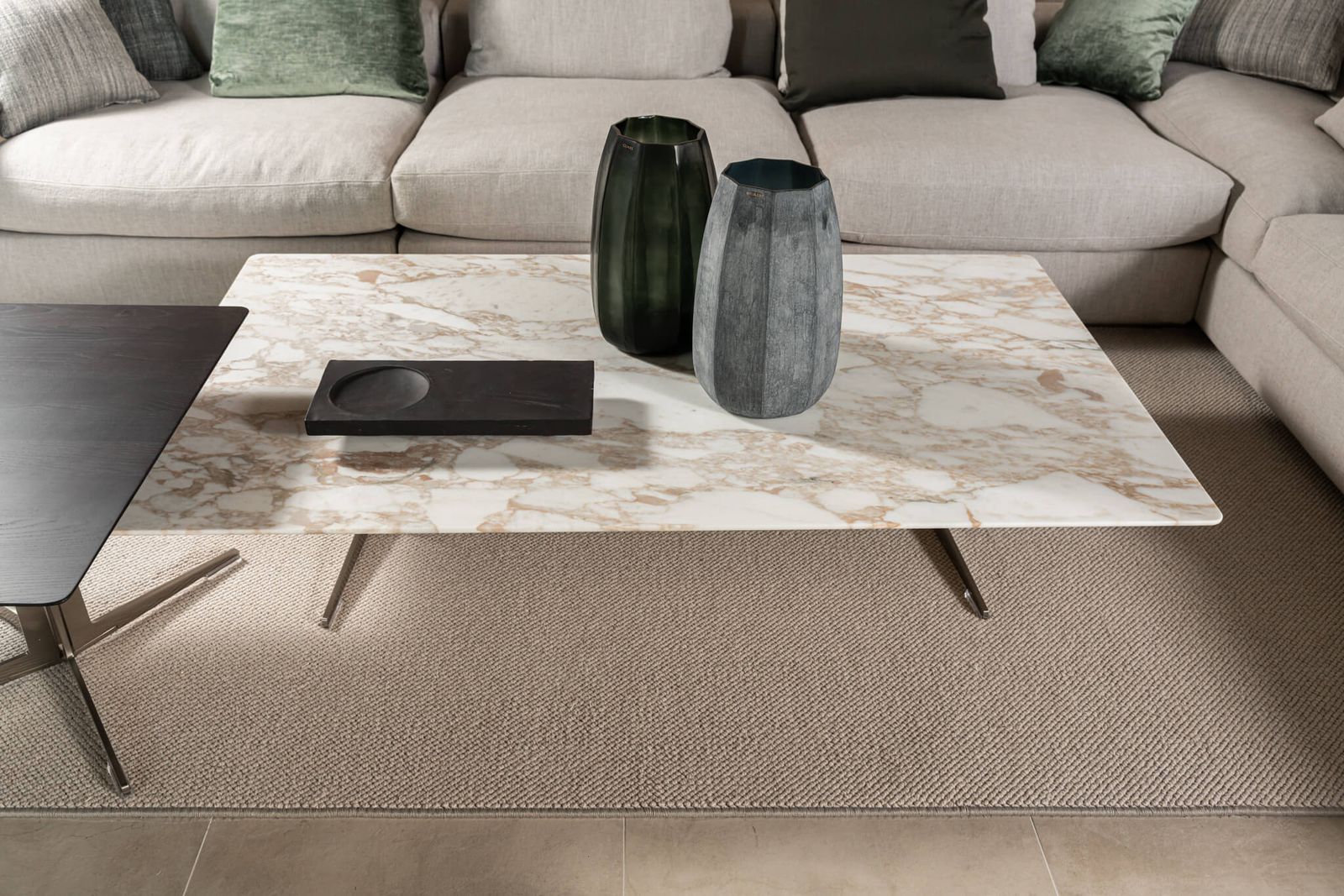 Flexform Журнальный столик Fly Calacata 170*100 от Flexform — в интерьере