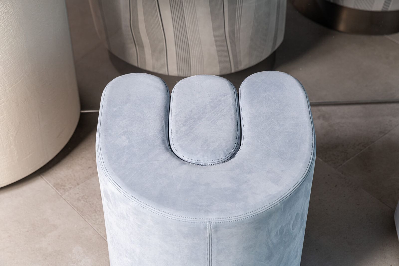 Baxter Пуф Adel Electric Blue от Baxter — в интерьере
