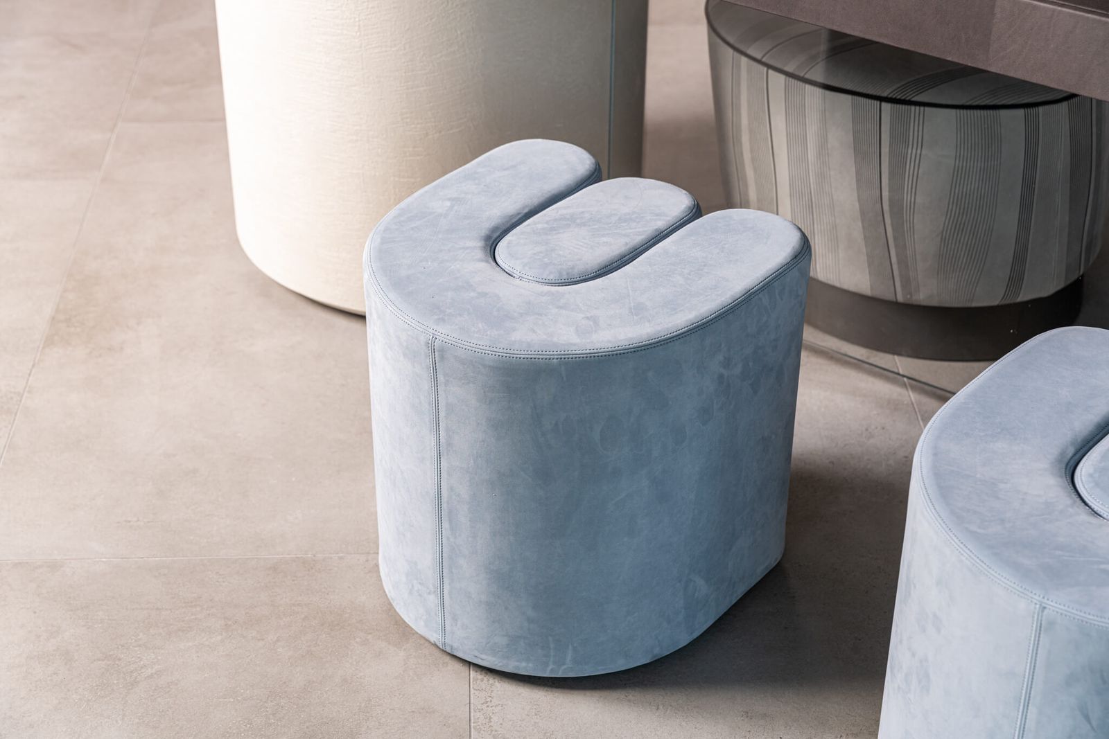 Baxter Пуф Adel Electric Blue от Baxter — в интерьере