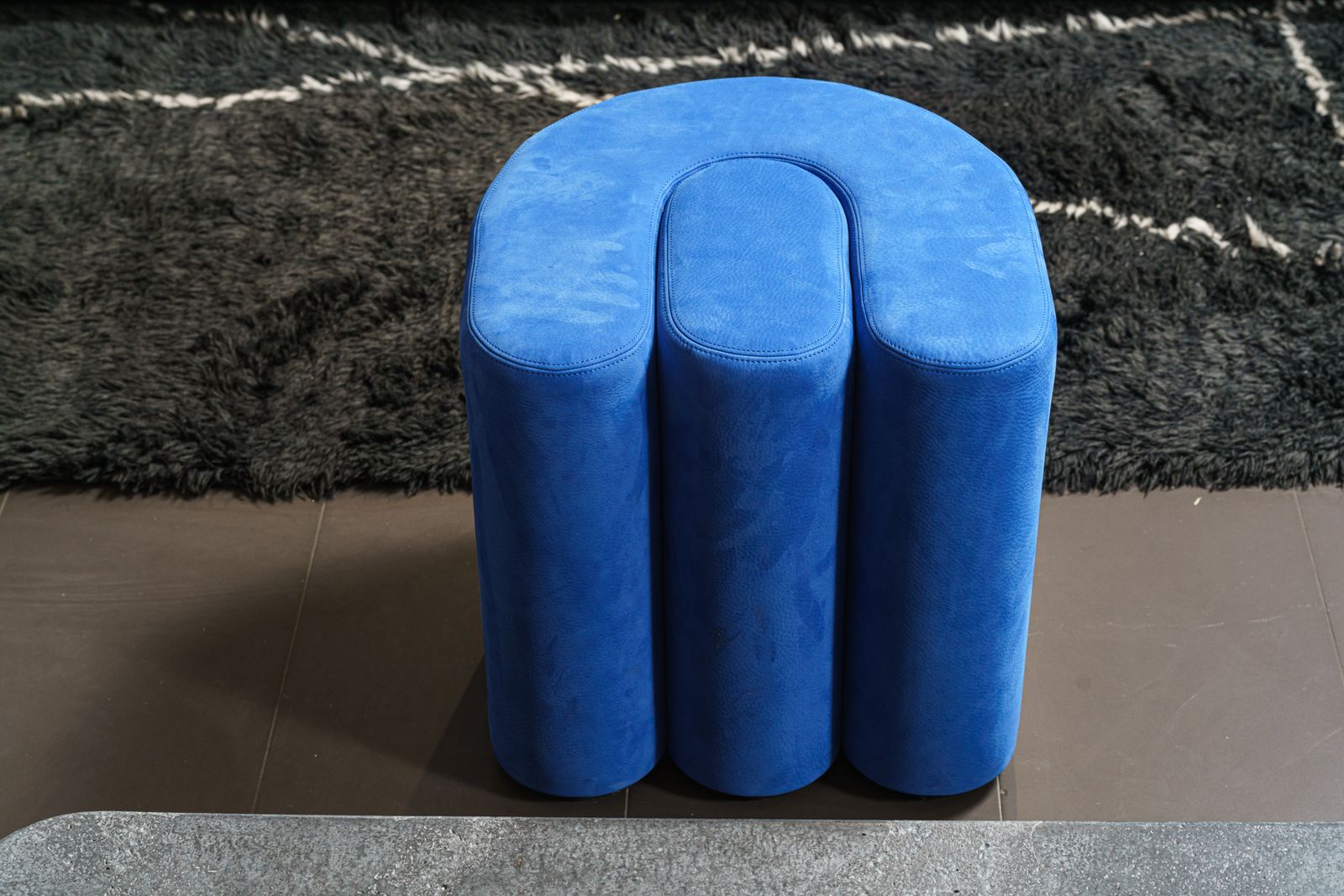 Baxter Пуф Adel Electric Blue от Baxter — в интерьере