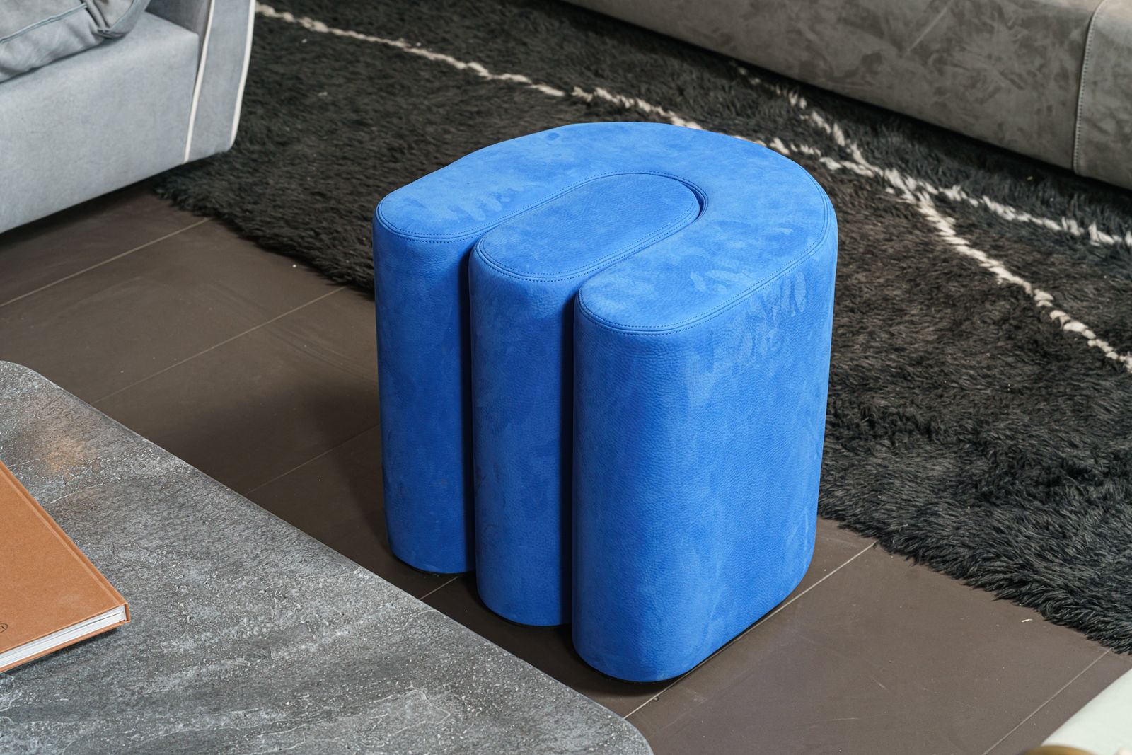 Baxter Пуф Adel Electric Blue от Baxter — в интерьере
