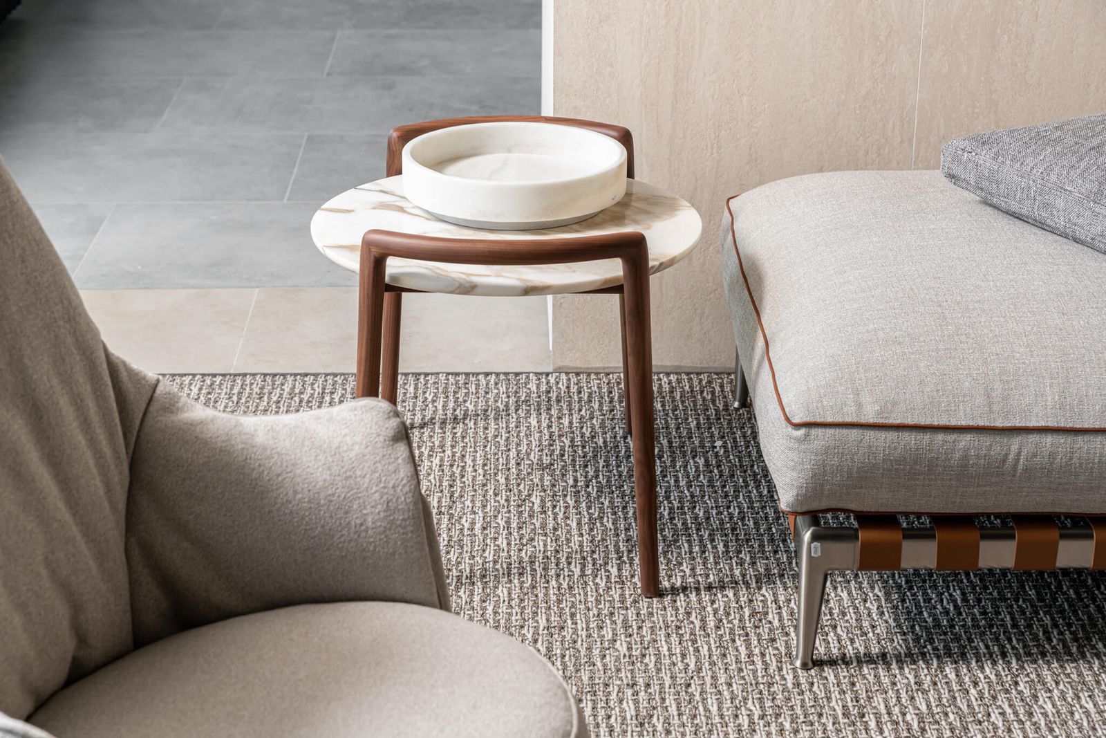 Flexform Журнальный столик Ascanio Calacata d60 от Flexform — в интерьере