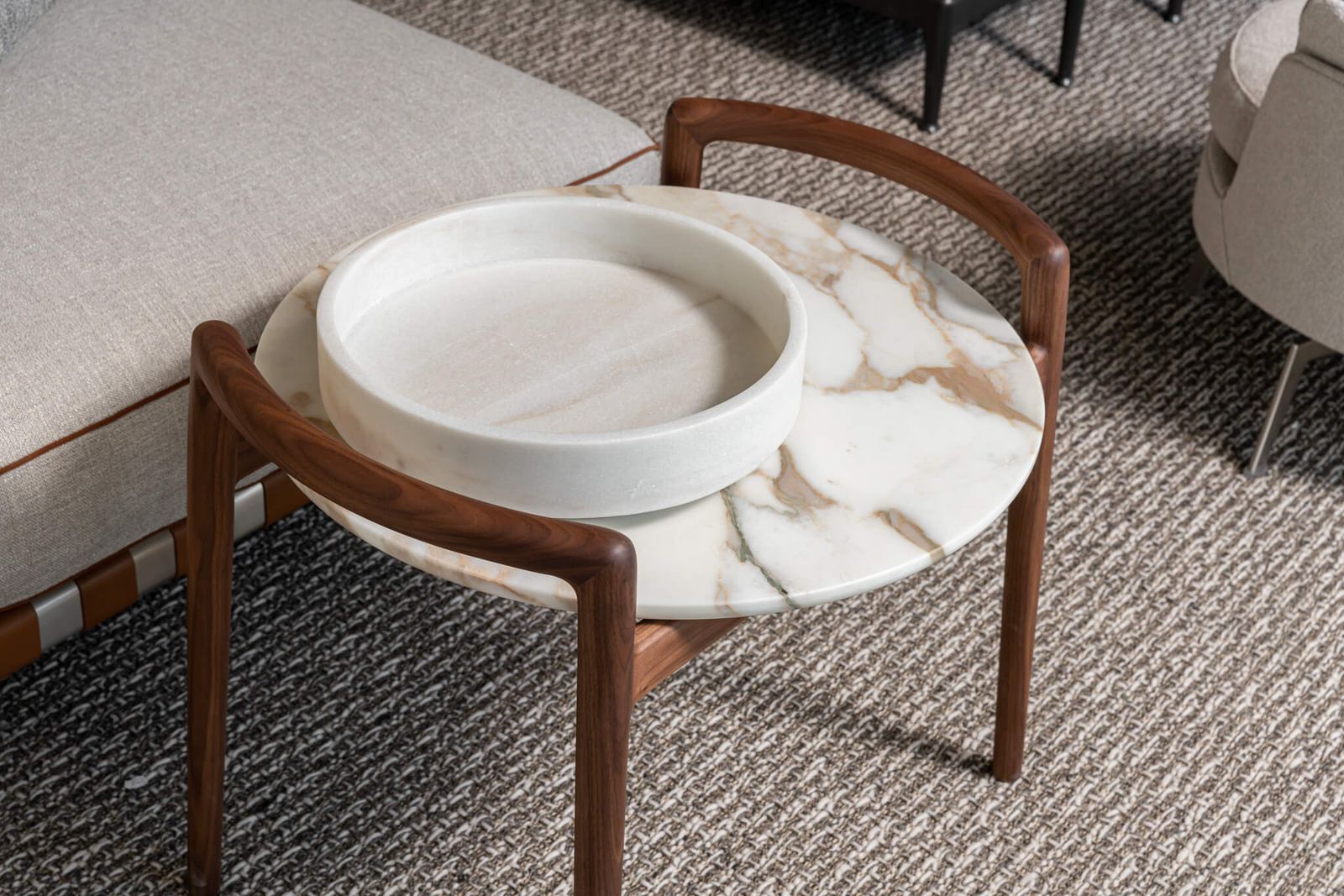 Flexform Журнальный столик Ascanio Calacata d60 от Flexform — в интерьере