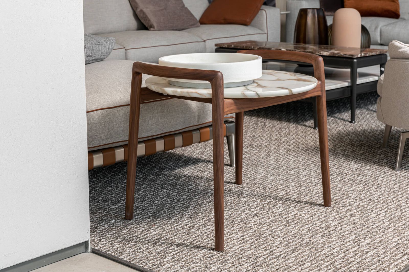 Flexform Журнальный столик Ascanio Calacata d60 от Flexform — в интерьере