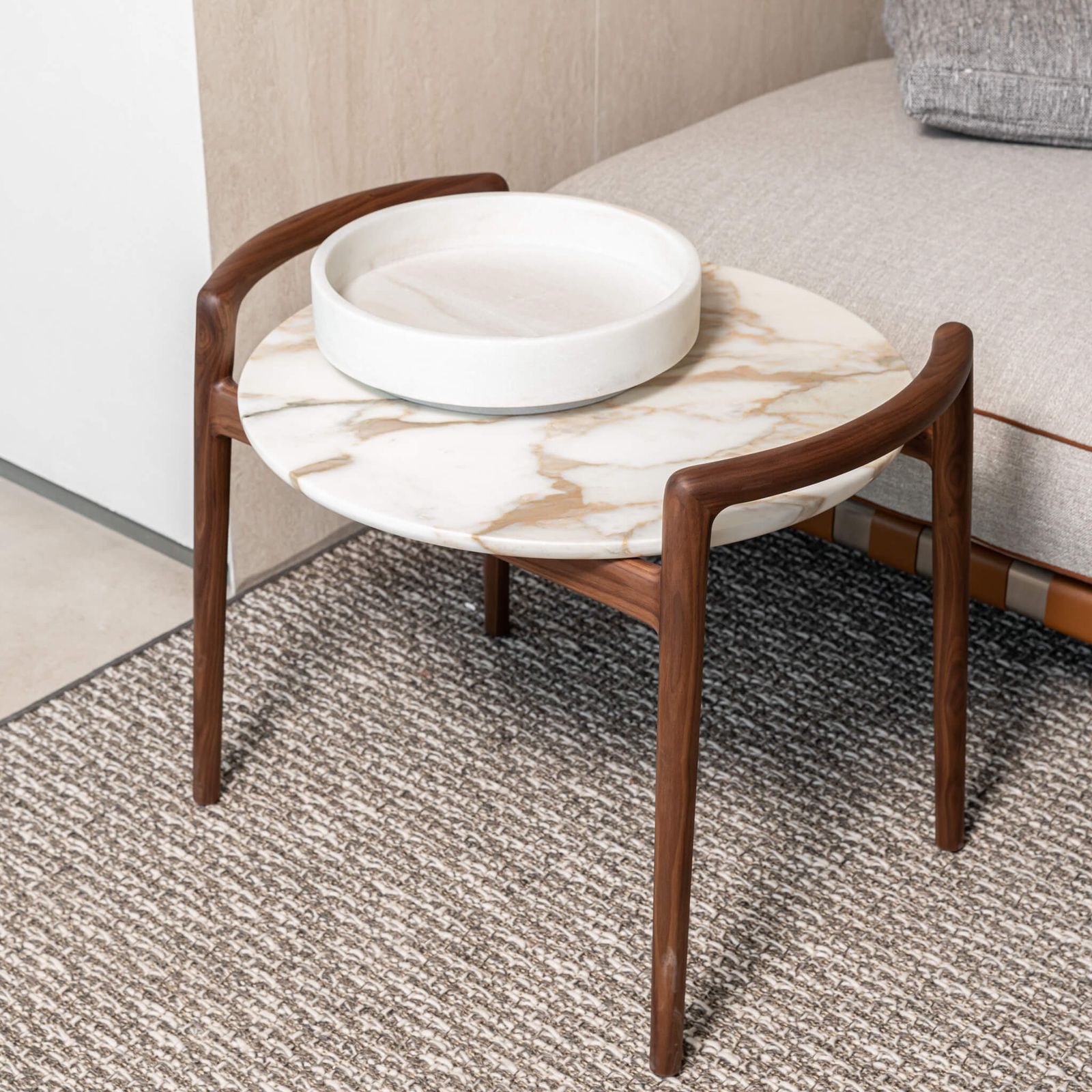Flexform Журнальный столик Ascanio Calacata d60 от Flexform — в интерьере