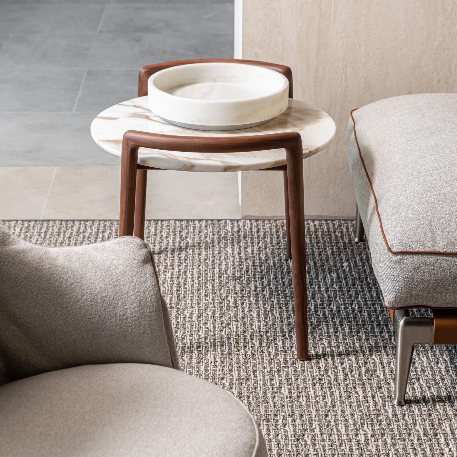Flexform Журнальный столик Ascanio Calacata d60 от Flexform — в интерьере
