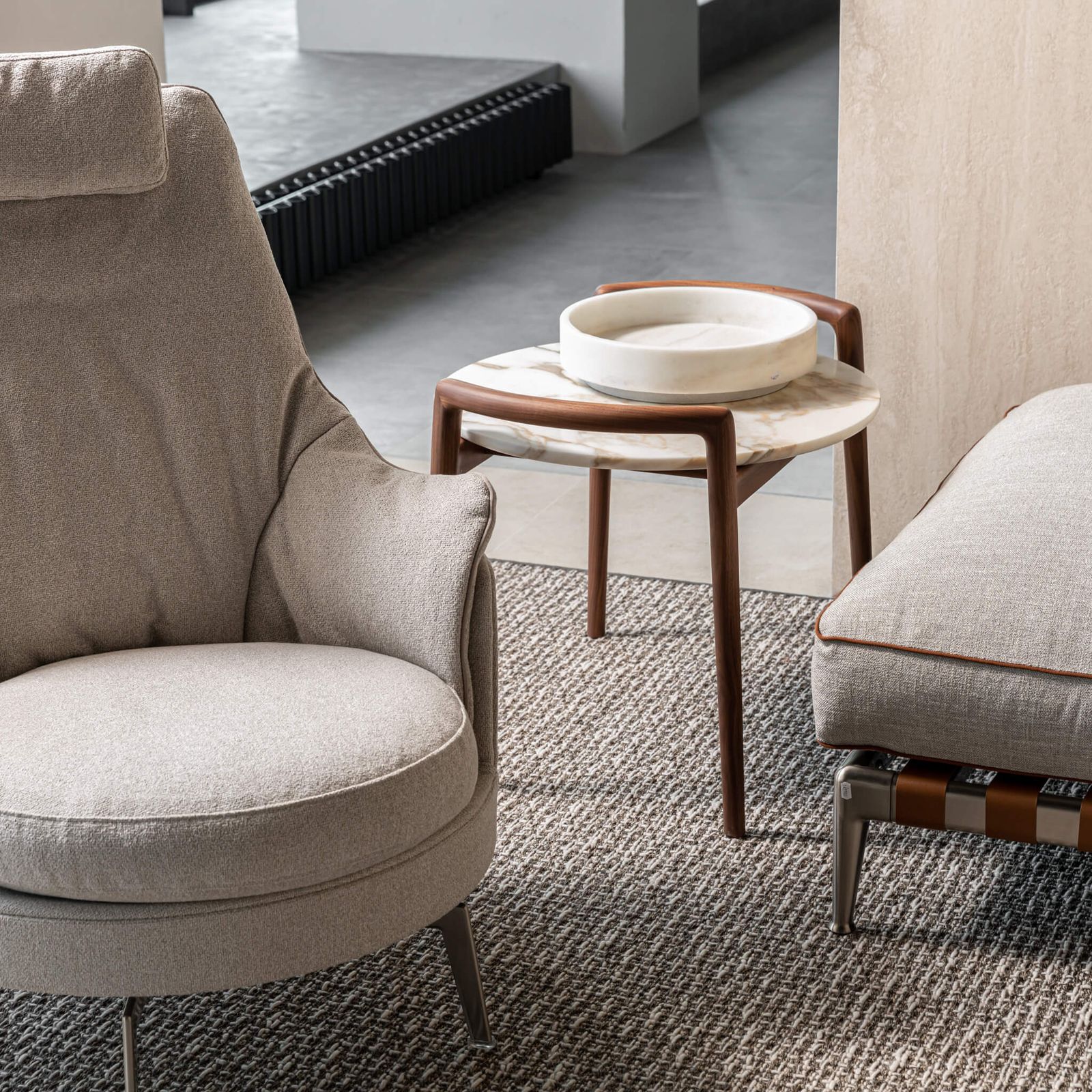 Flexform Журнальный столик Ascanio Calacata d60 от Flexform — в интерьере