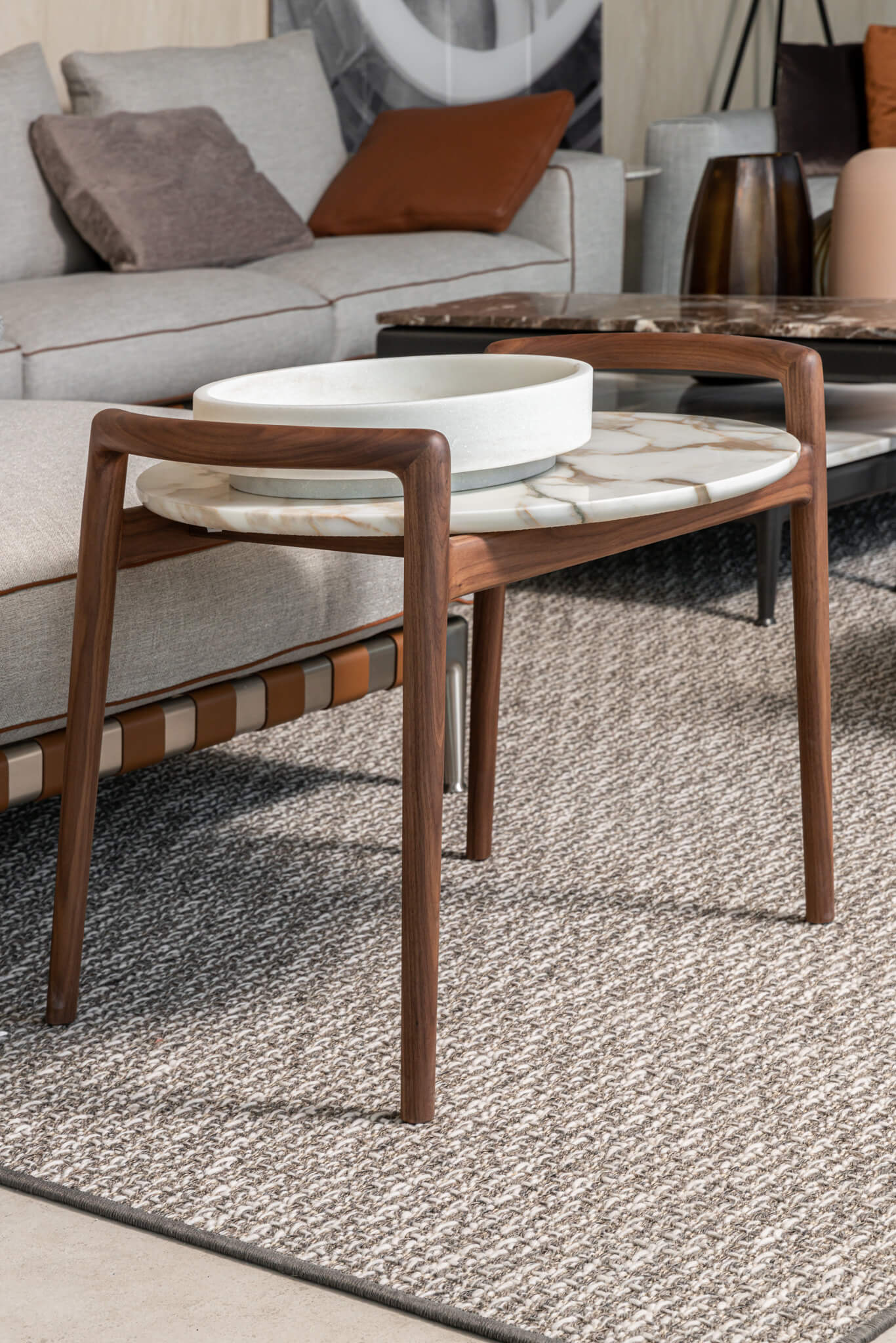 Flexform Журнальный столик Ascanio Calacata d60 от Flexform — в интерьере