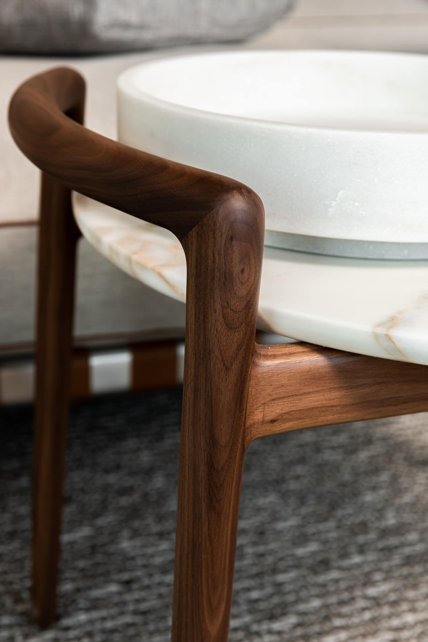 Flexform Журнальный столик Ascanio Calacata d60 от Flexform — в интерьере