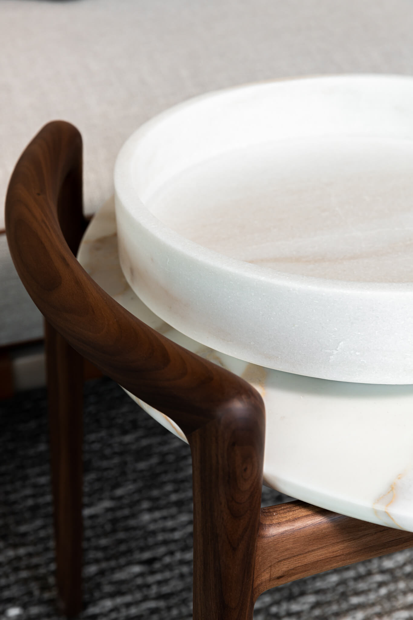 Flexform Журнальный столик Ascanio Calacata d60 от Flexform — в интерьере