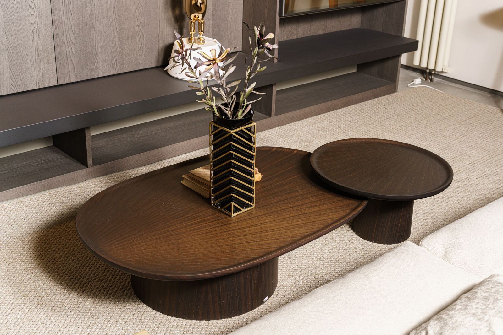 Molteni&C Журнальный столик Louisa LTV1 Red cemento от Molteni & C — в интерьере