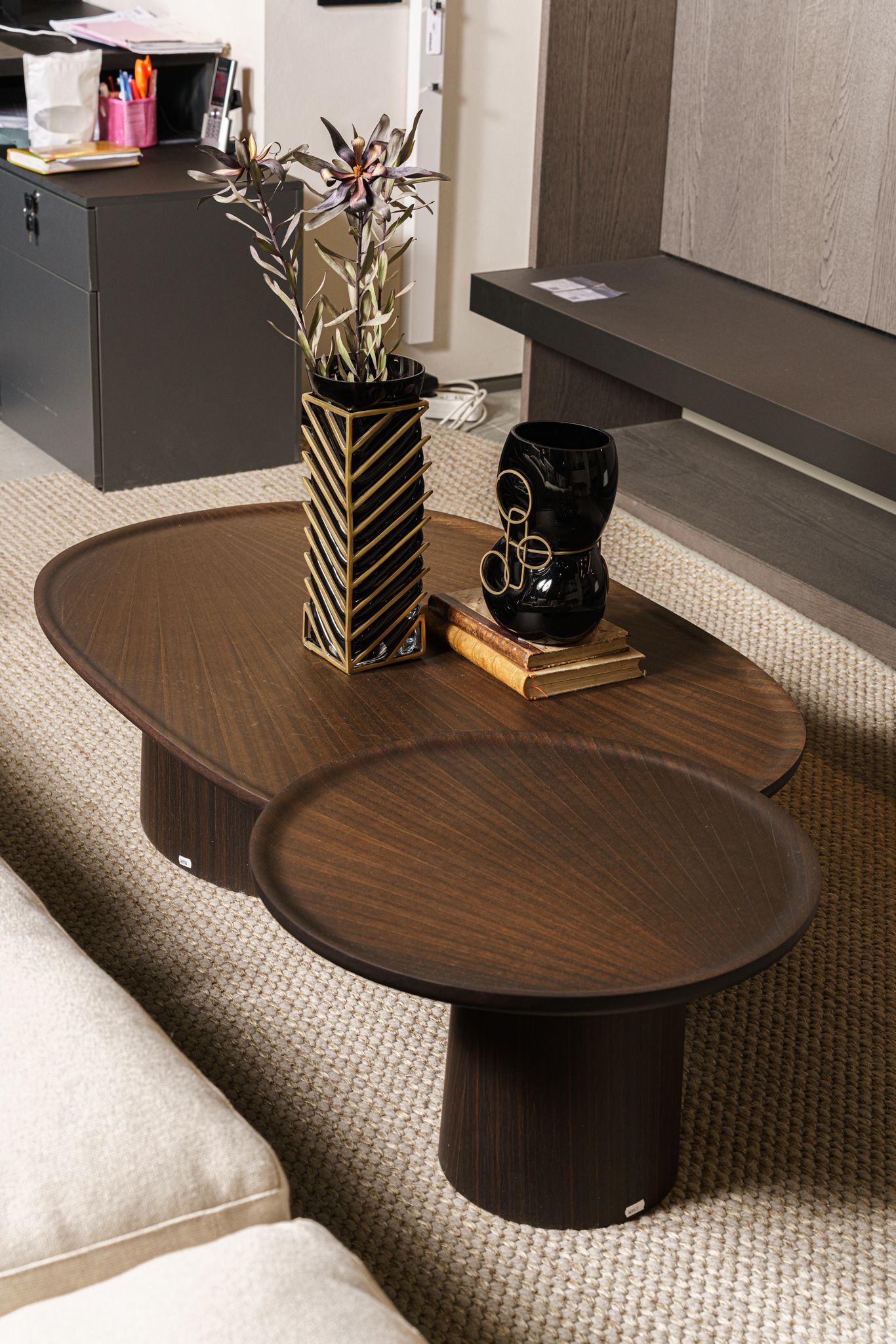 Molteni&C Журнальный столик Louisa LTV1 Red cemento от Molteni & C — в интерьере