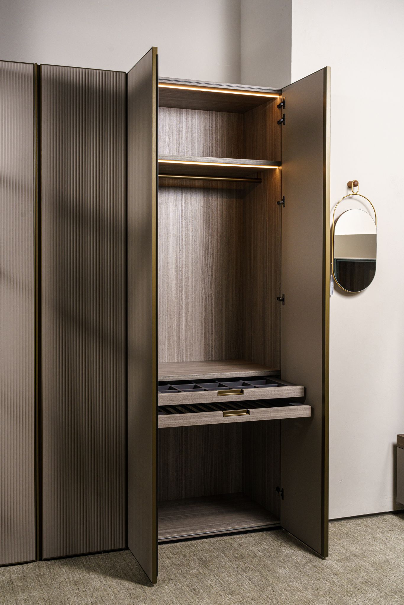 Molteni&C Шкаф GLIS MASTER BAMBOO 4-дверный от Molteni & C — в интерьере
