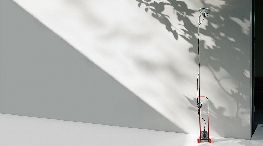 Flos Торшер Toio Red F7600035 от Flos — в интерьере