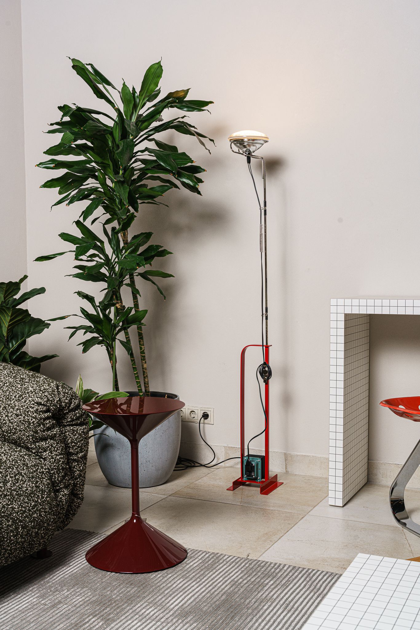 Flos Торшер Toio Red F7600035 от Flos — в интерьере