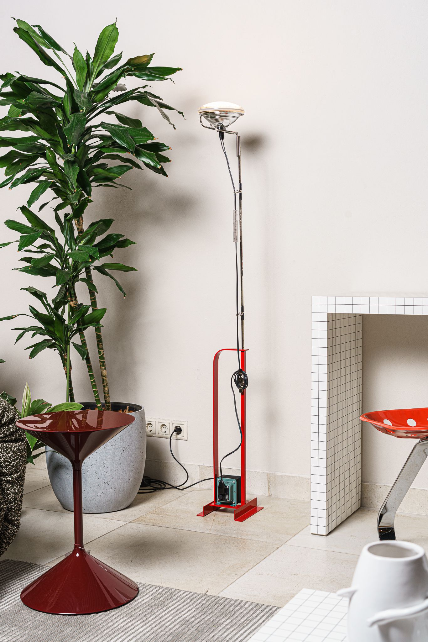 Flos Торшер Toio Red F7600035 от Flos — в интерьере