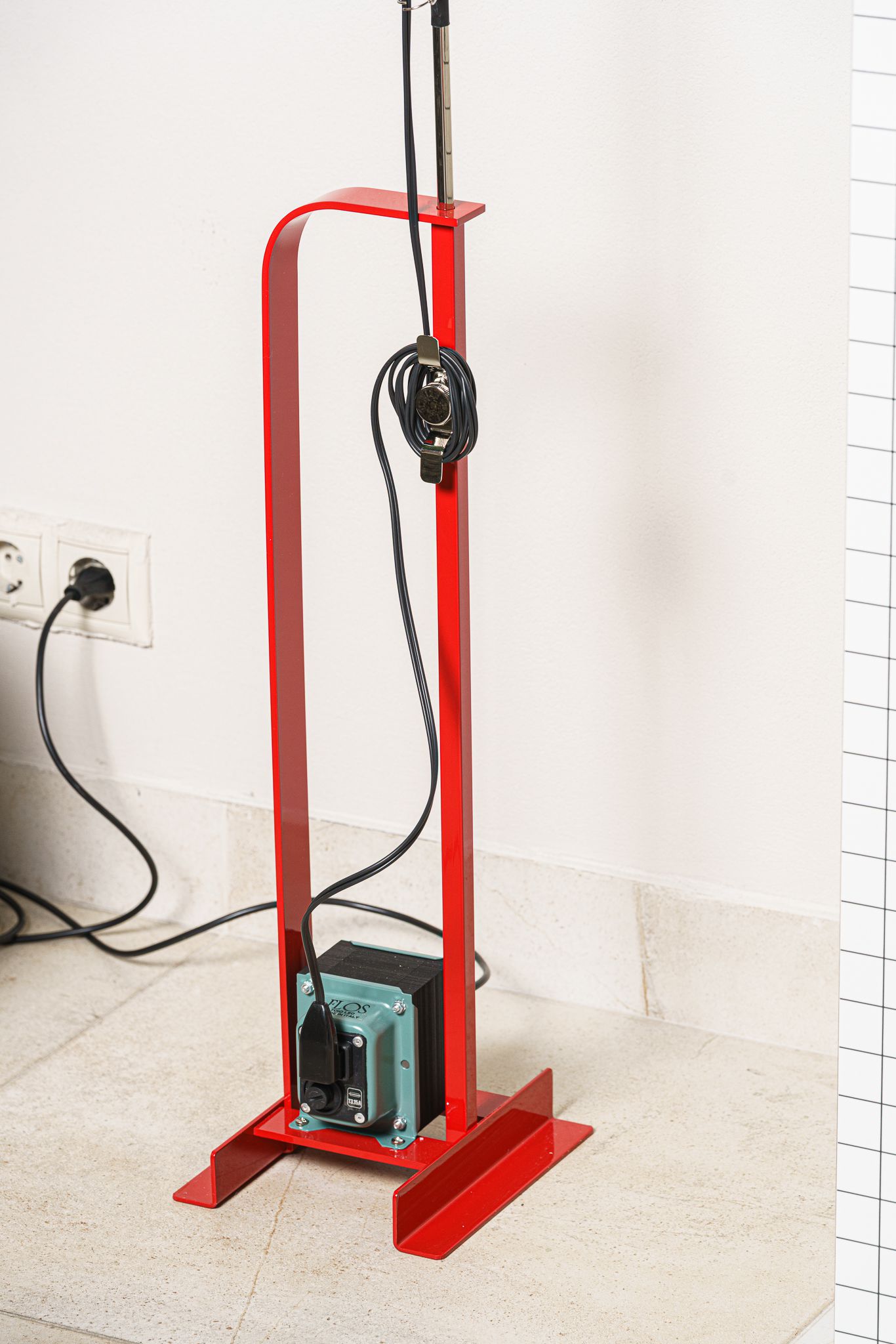 Flos Торшер Toio Red F7600035 от Flos — в интерьере