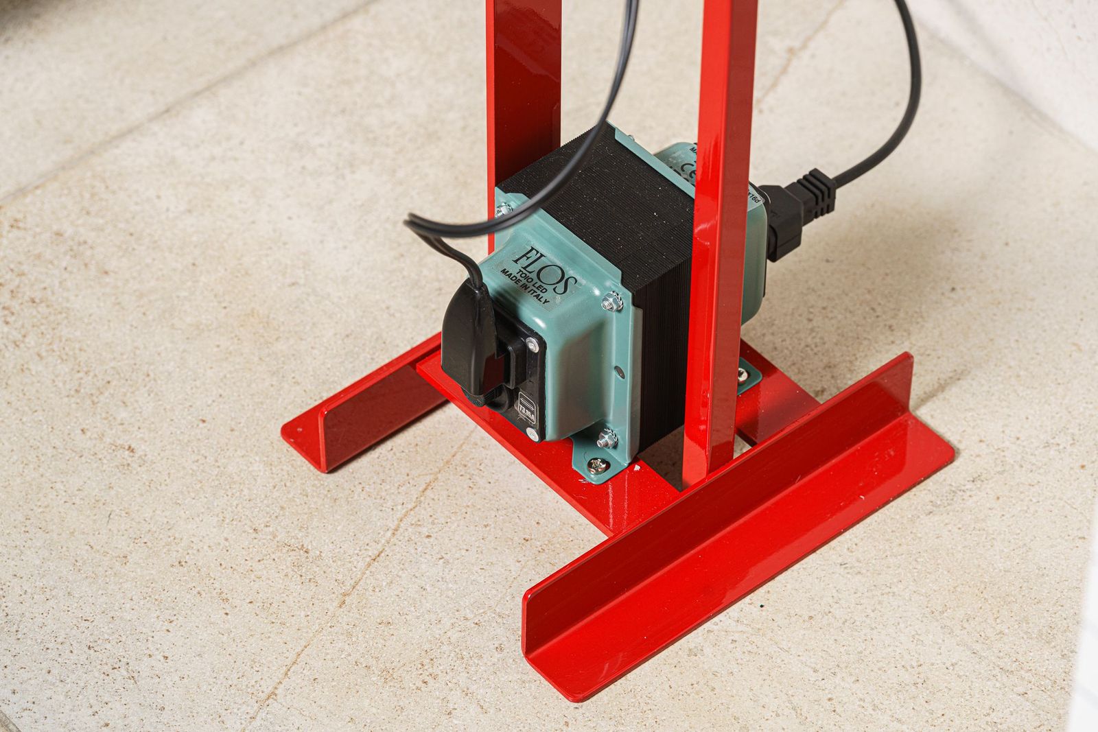 Flos Торшер Toio Red F7600035 от Flos — в интерьере