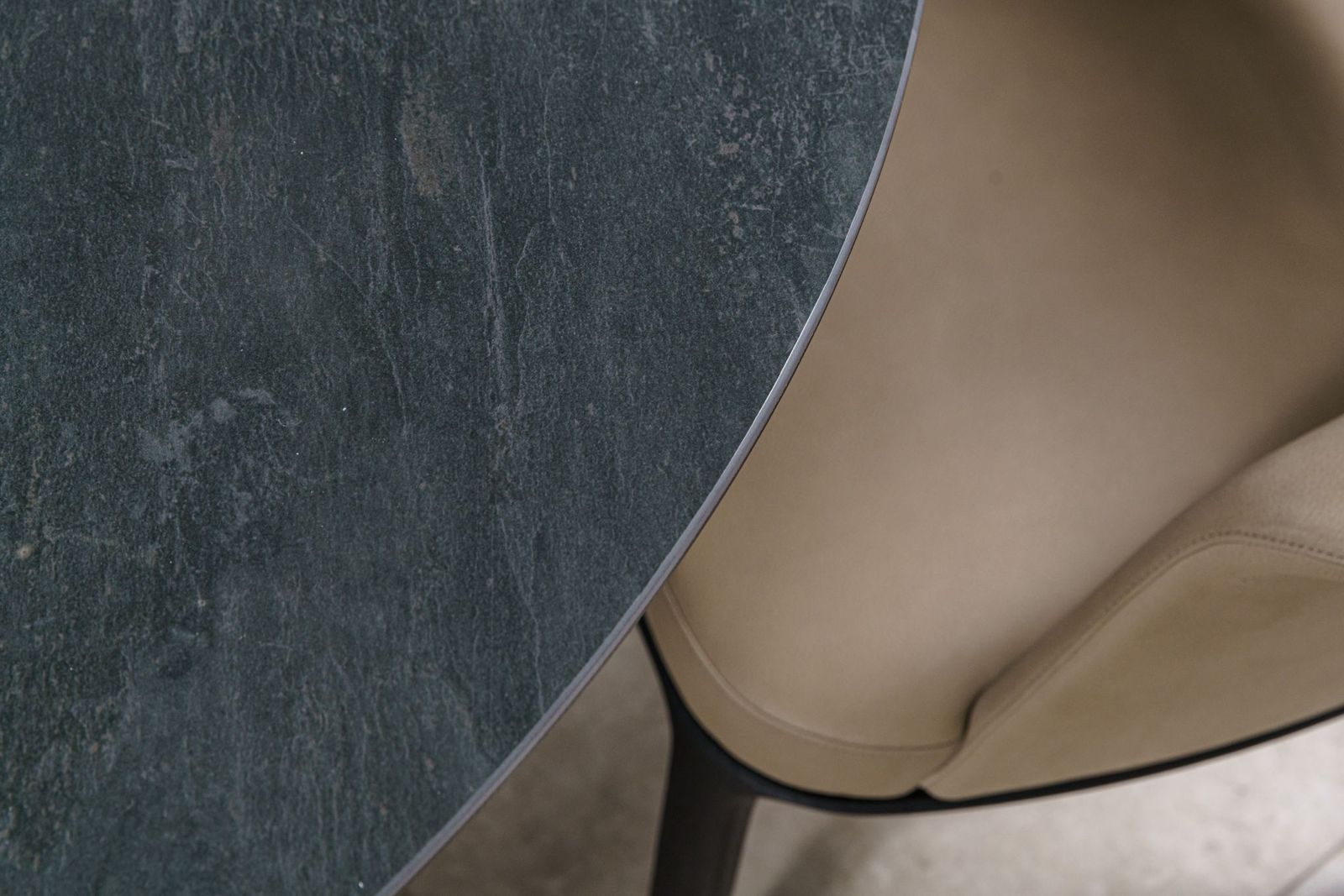Cattelan Italia Стол Yoda Keramik Round Ardesia от Cattelan Italia — в интерьере