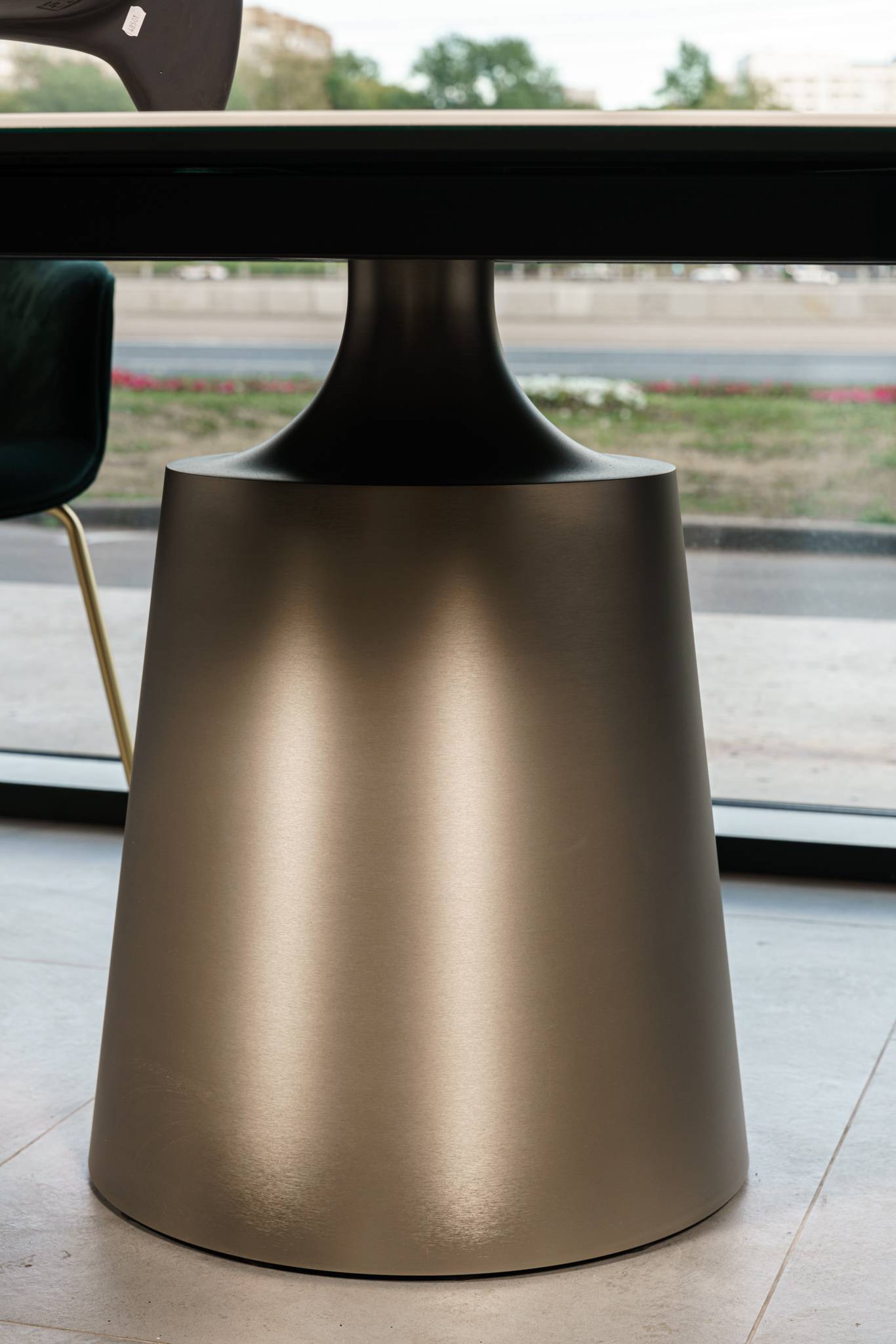Cattelan Italia Стол Yoda Keramik Golden Calacatta от Cattelan Italia — в интерьере
