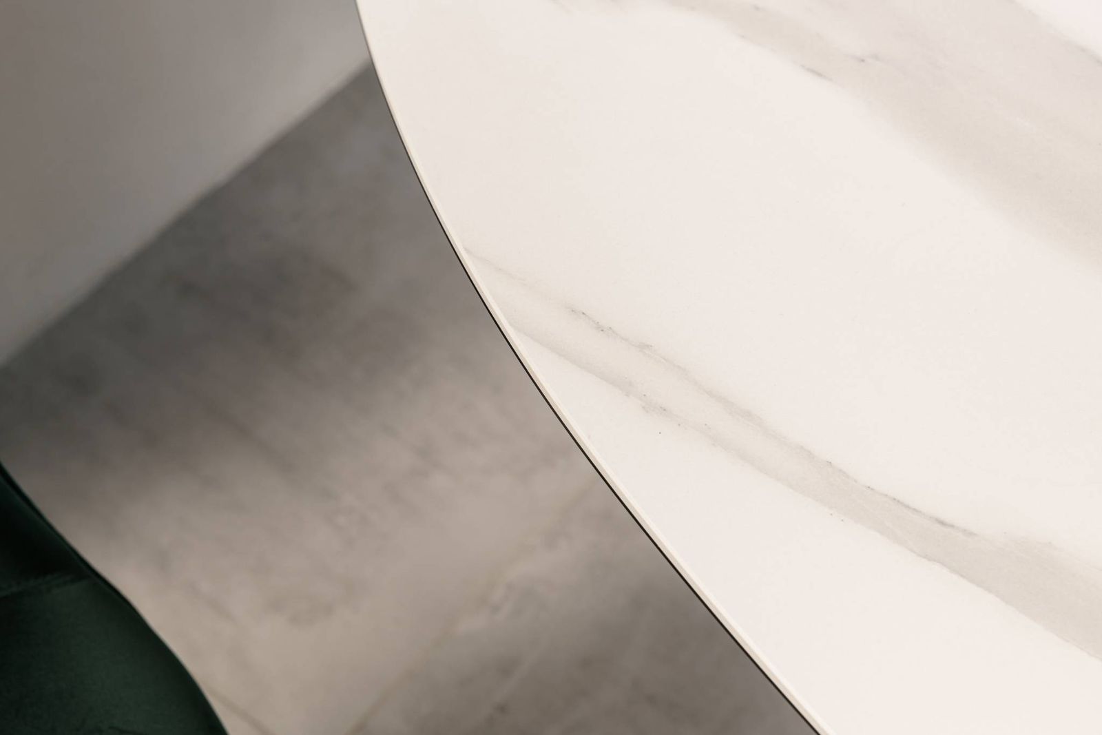 Cattelan Italia Стол Yoda Keramik Golden Calacatta от Cattelan Italia — в интерьере