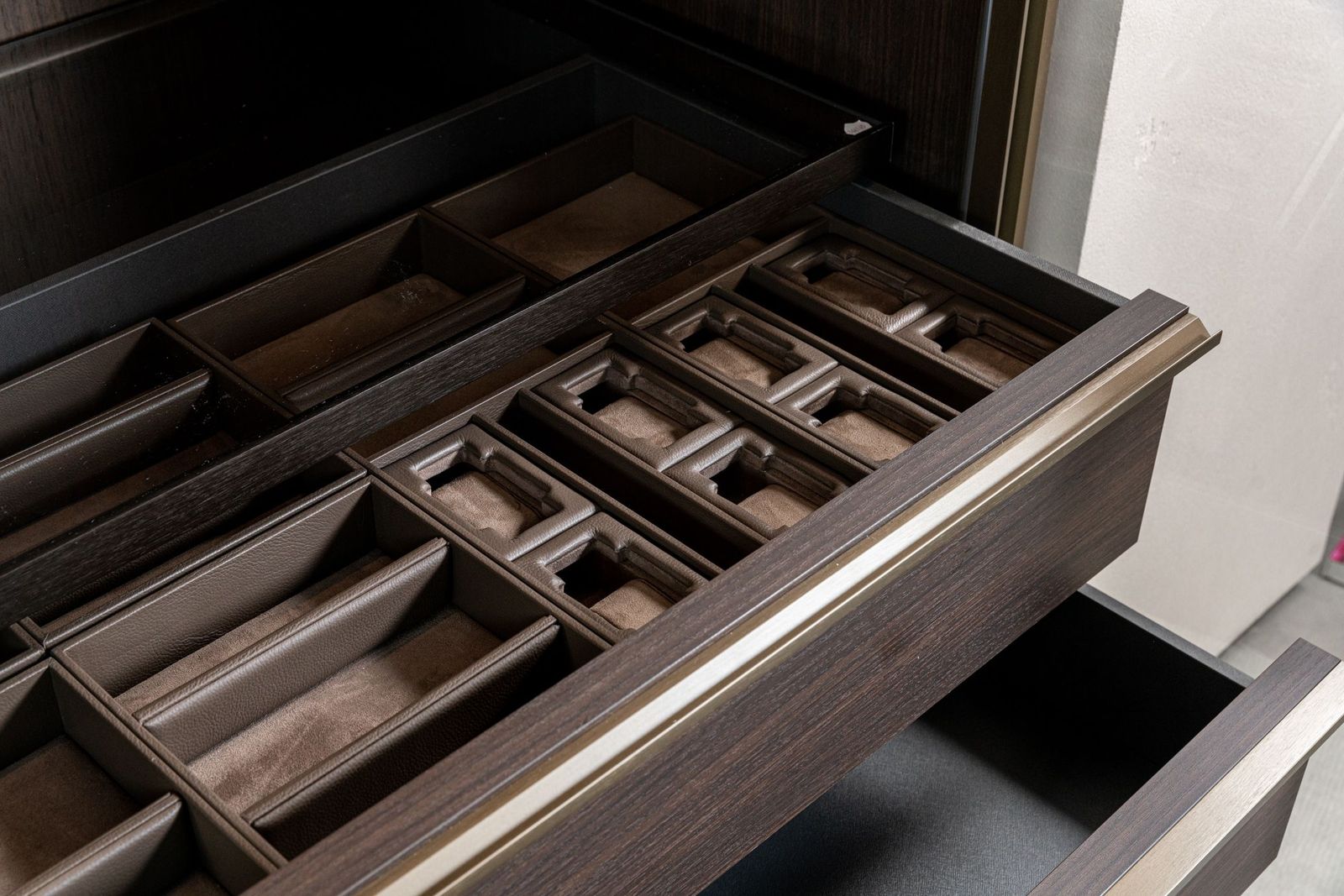 Molteni&C Шкаф Gliss Master со стекл.дверьми от Molteni & C — в интерьере