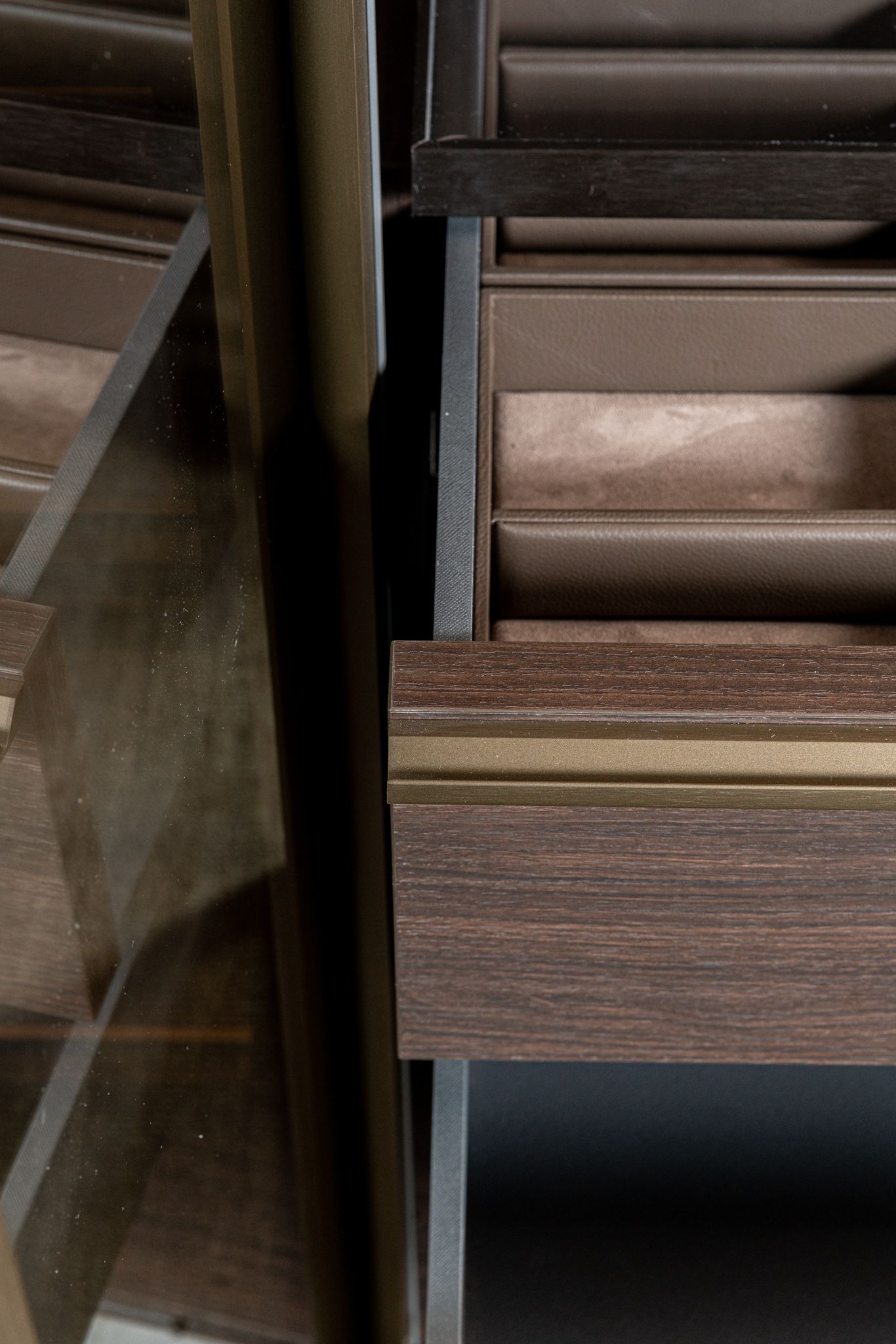Molteni&C Шкаф Gliss Master со стекл.дверьми от Molteni & C — в интерьере