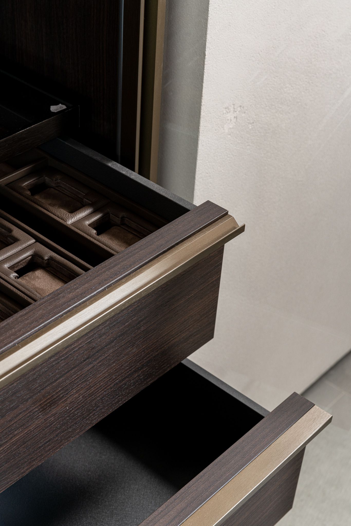 Molteni&C Шкаф Gliss Master со стекл.дверьми от Molteni & C — в интерьере