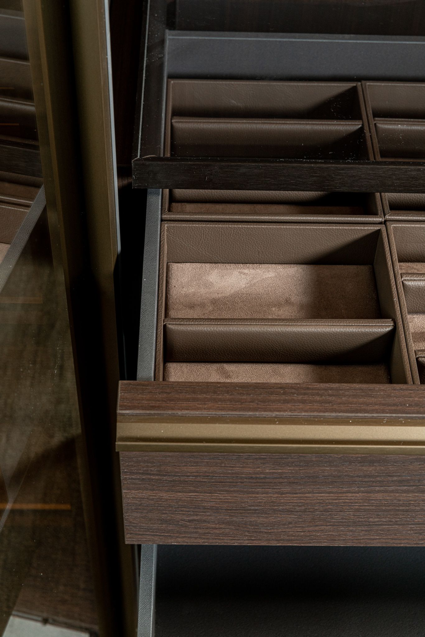 Molteni&C Шкаф Gliss Master со стекл.дверьми от Molteni & C — в интерьере
