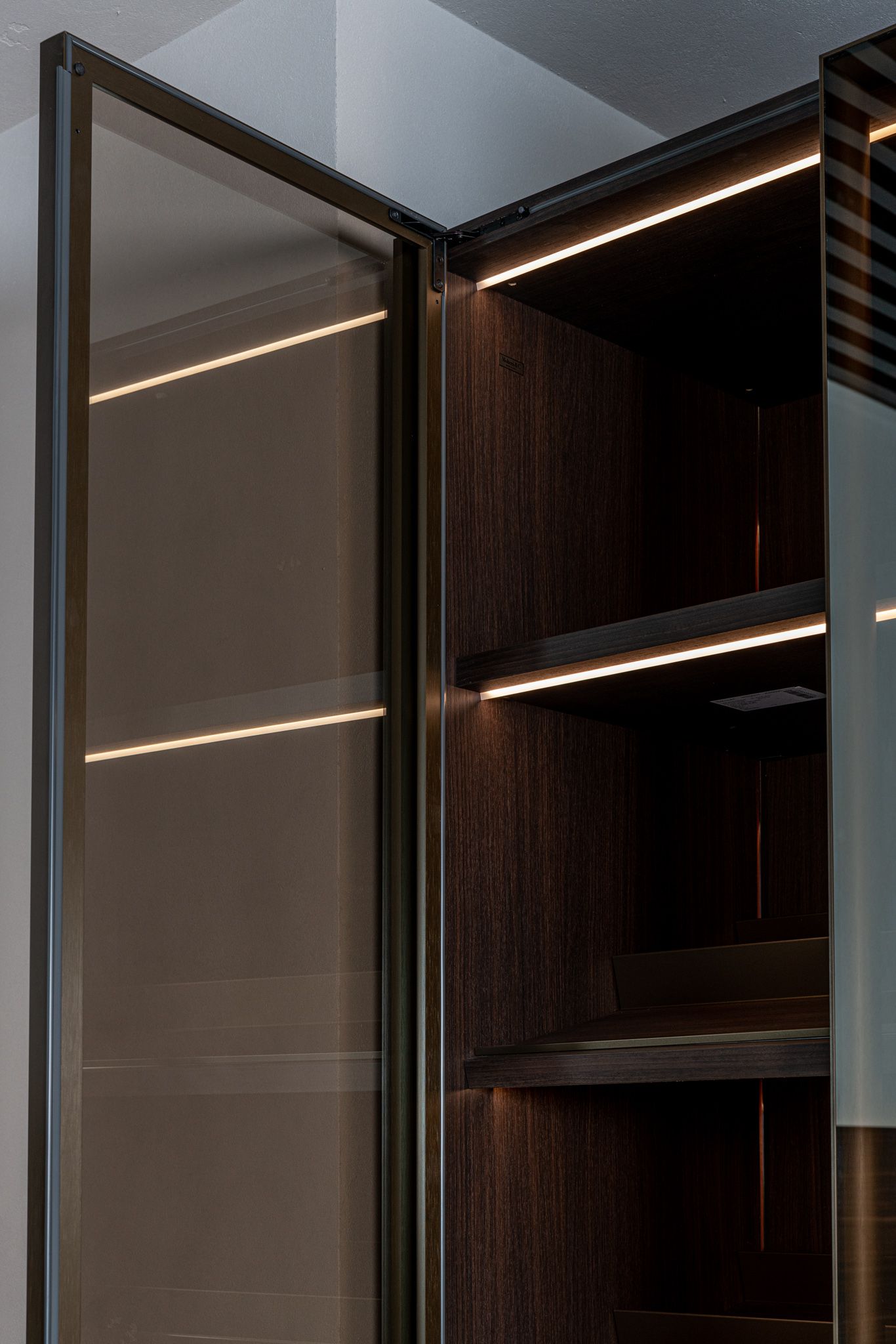 Molteni&C Шкаф Gliss Master со стекл.дверьми от Molteni & C — в интерьере