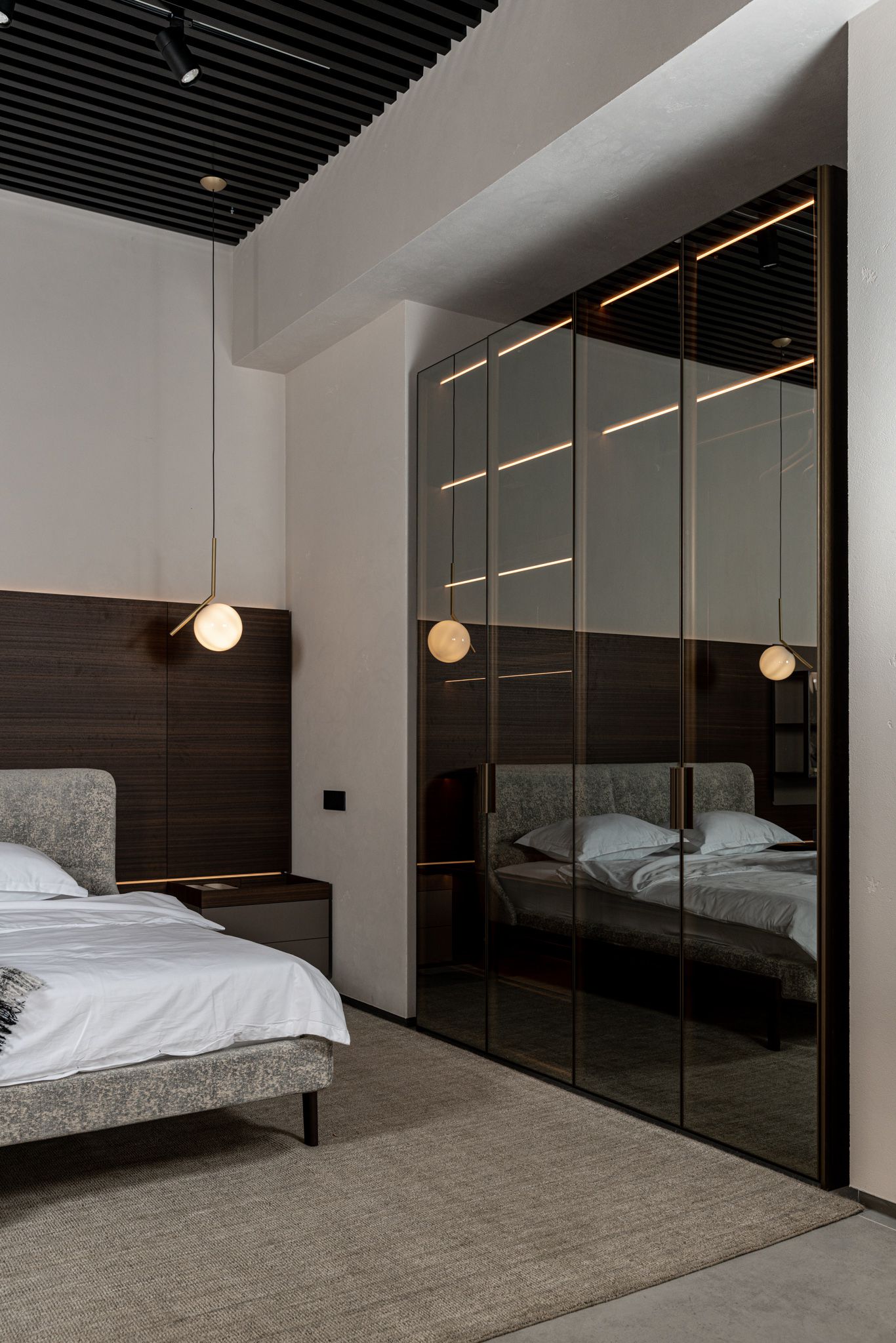 Molteni&C Шкаф Gliss Master со стекл.дверьми от Molteni & C — в интерьере