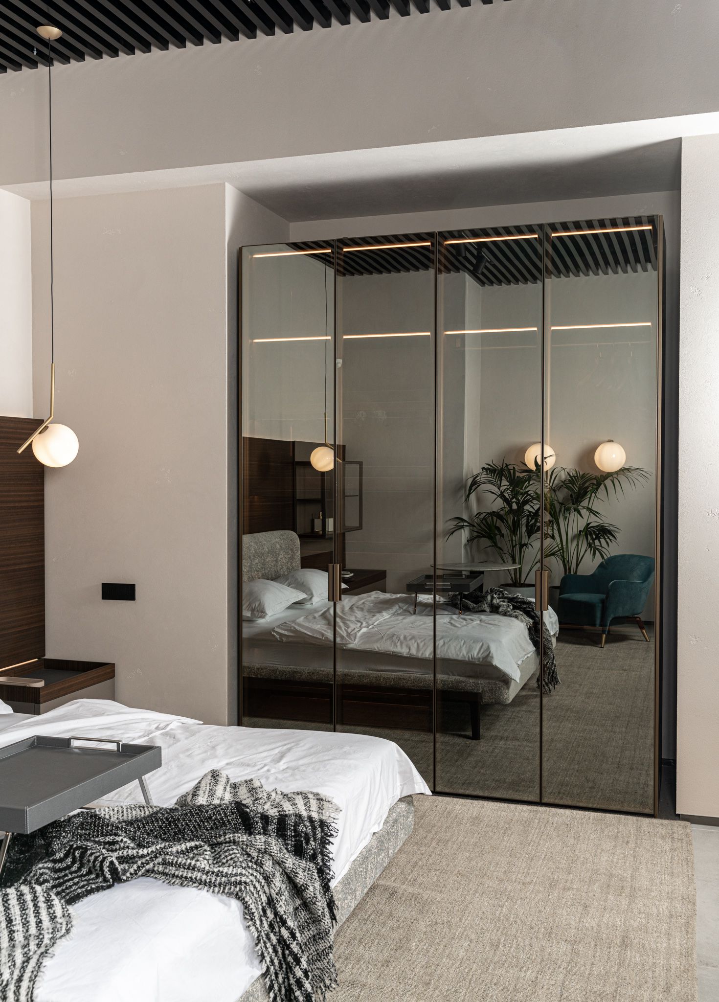 Molteni&C Шкаф Gliss Master со стекл.дверьми от Molteni & C — в интерьере