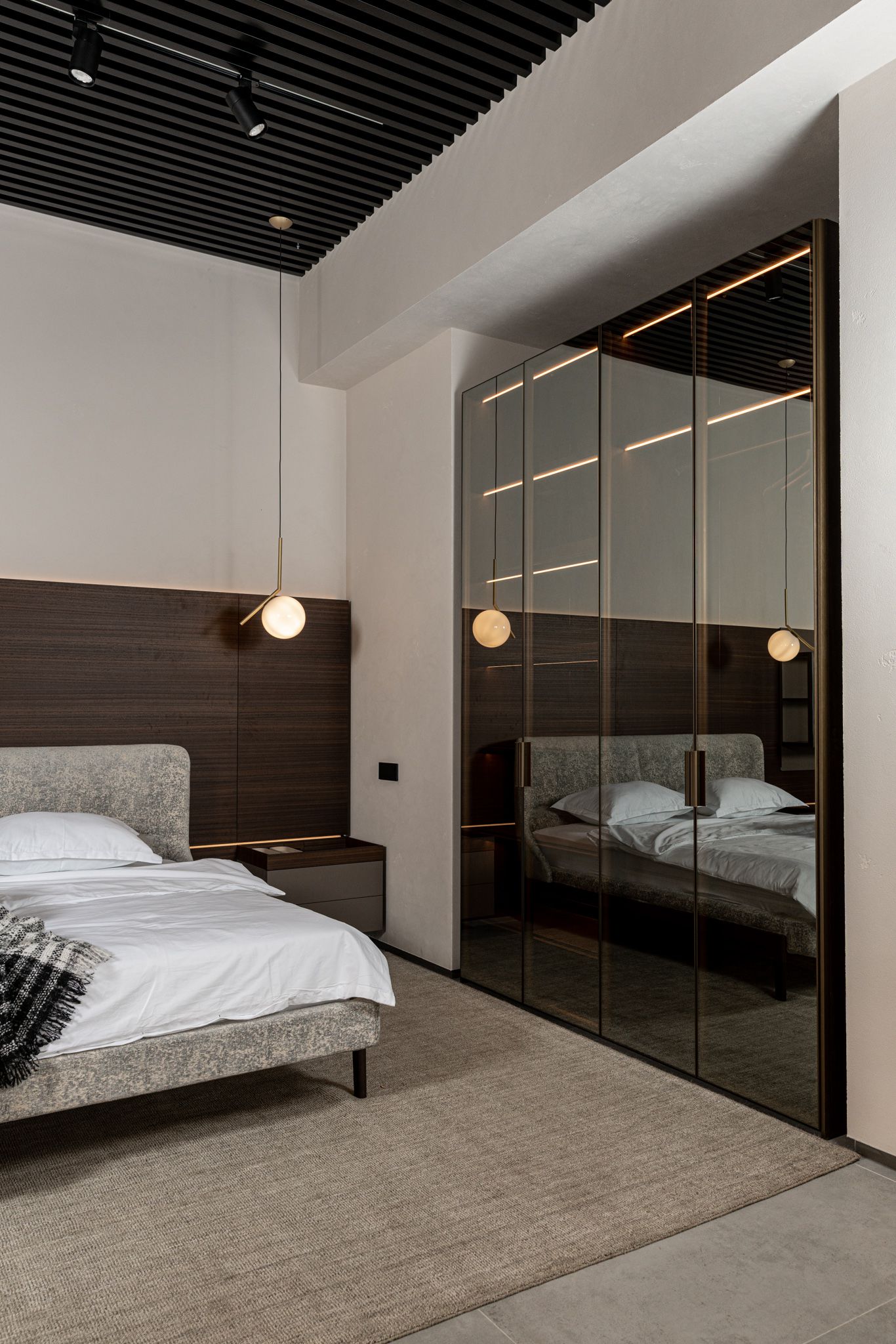 Molteni&C Шкаф Gliss Master со стекл.дверьми от Molteni & C — в интерьере