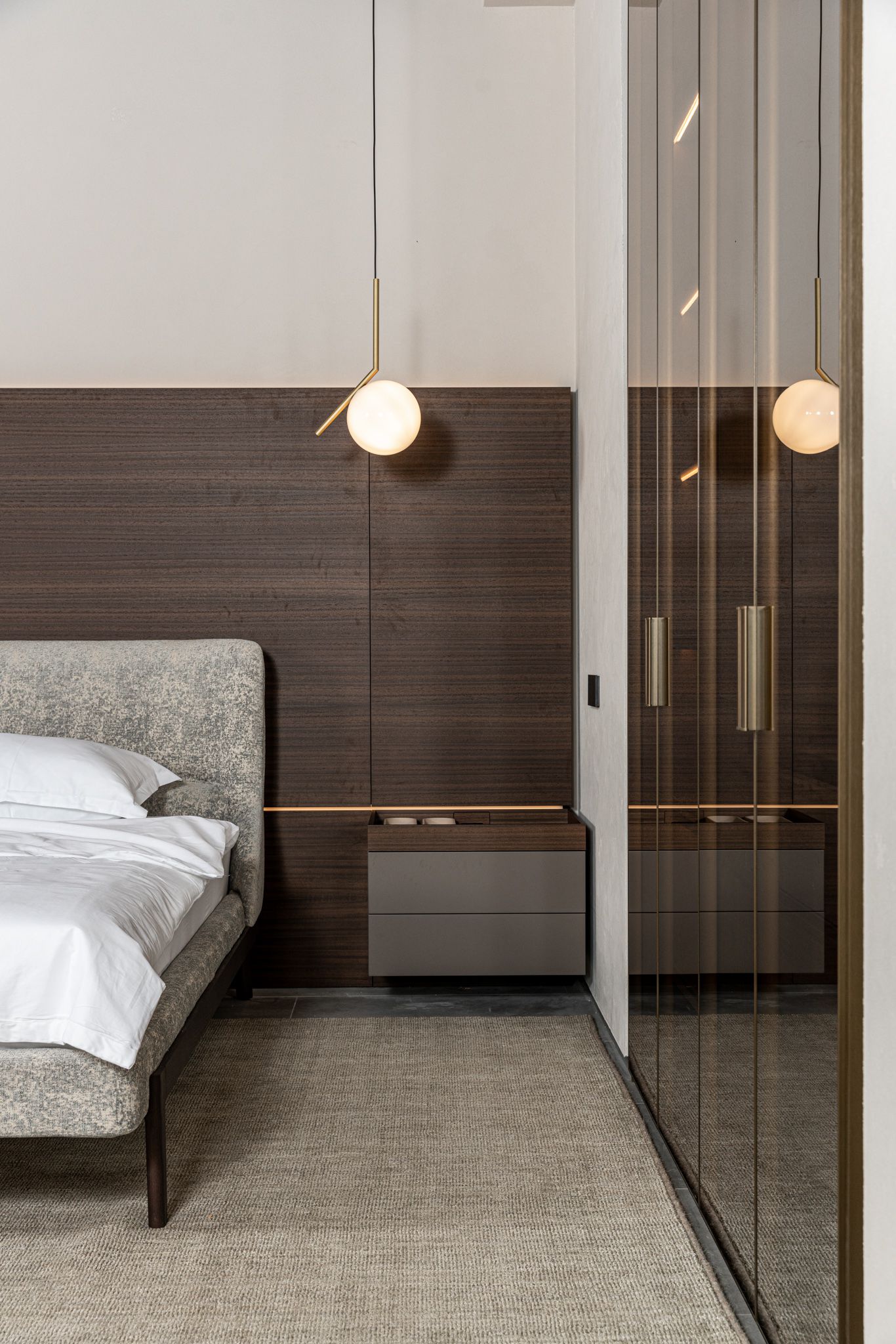 Molteni&C Шкаф Gliss Master со стекл.дверьми от Molteni & C — в интерьере