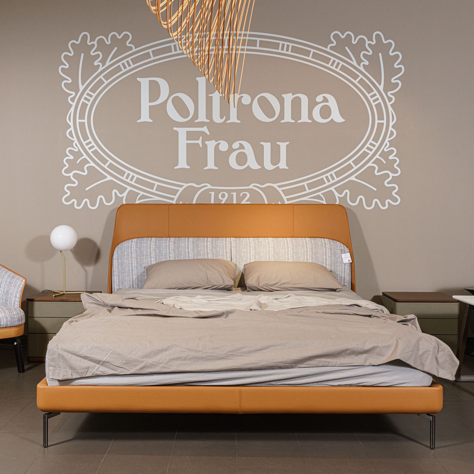 Poltrona Frau Кровать Coupe с кожаным изголовьем от Poltrona Frau — в интерьере