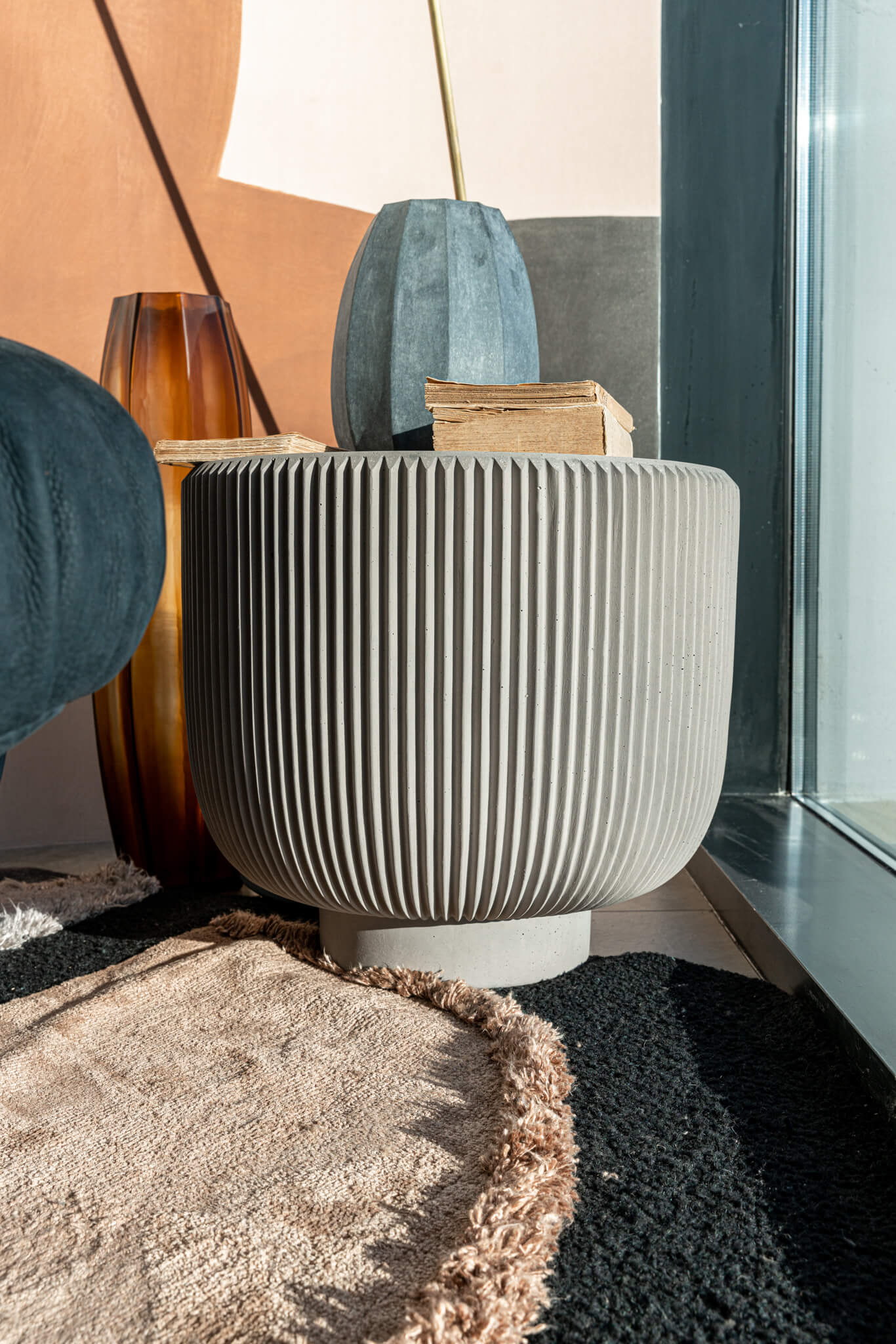Baxter Журнальный столик Juno Cemento Tortora Ø50 от Baxter — в интерьере