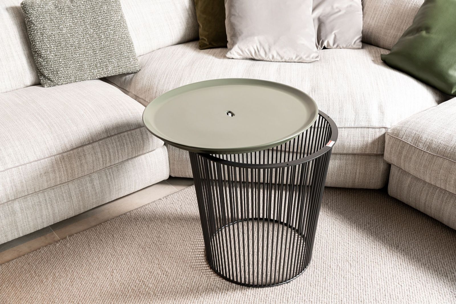 Flexform Уличный журнальный столик Berry 47 от Flexform — в интерьере