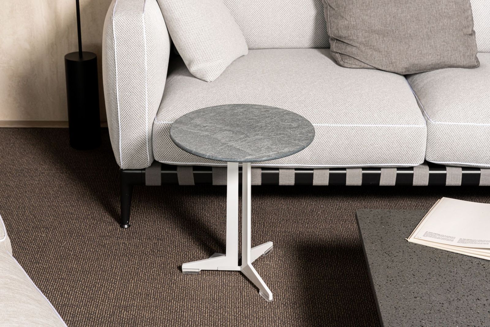Flexform Уличный журнальный столик Fly от Flexform — в интерьере