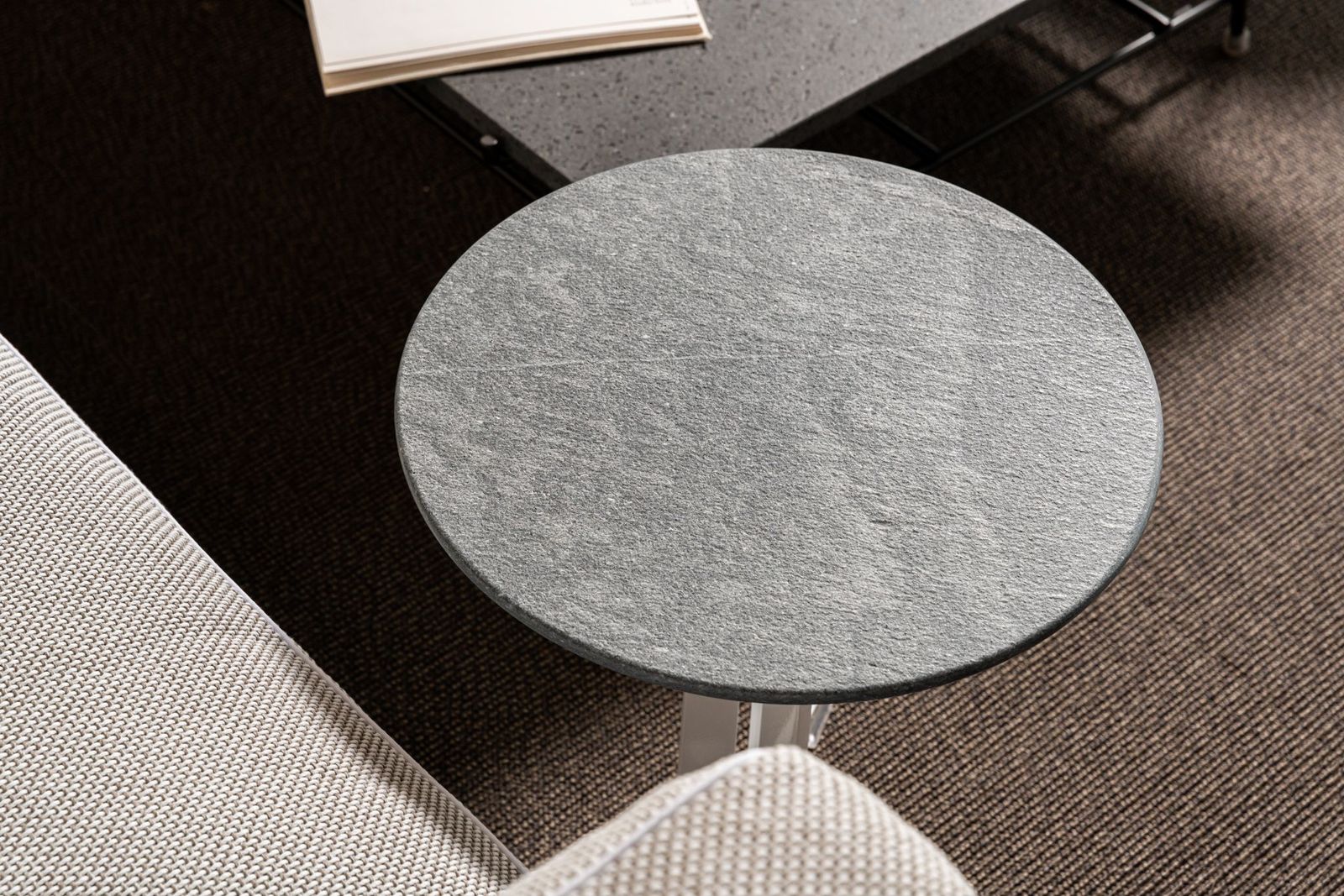 Flexform Уличный журнальный столик Fly от Flexform — в интерьере