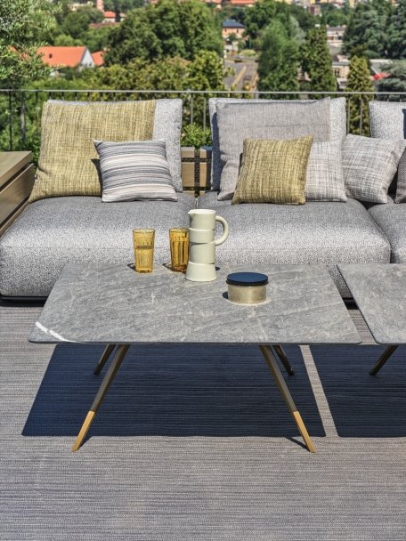 Flexform Уличный журнальный столик Zefiro Outdoor от Flexform — в интерьере