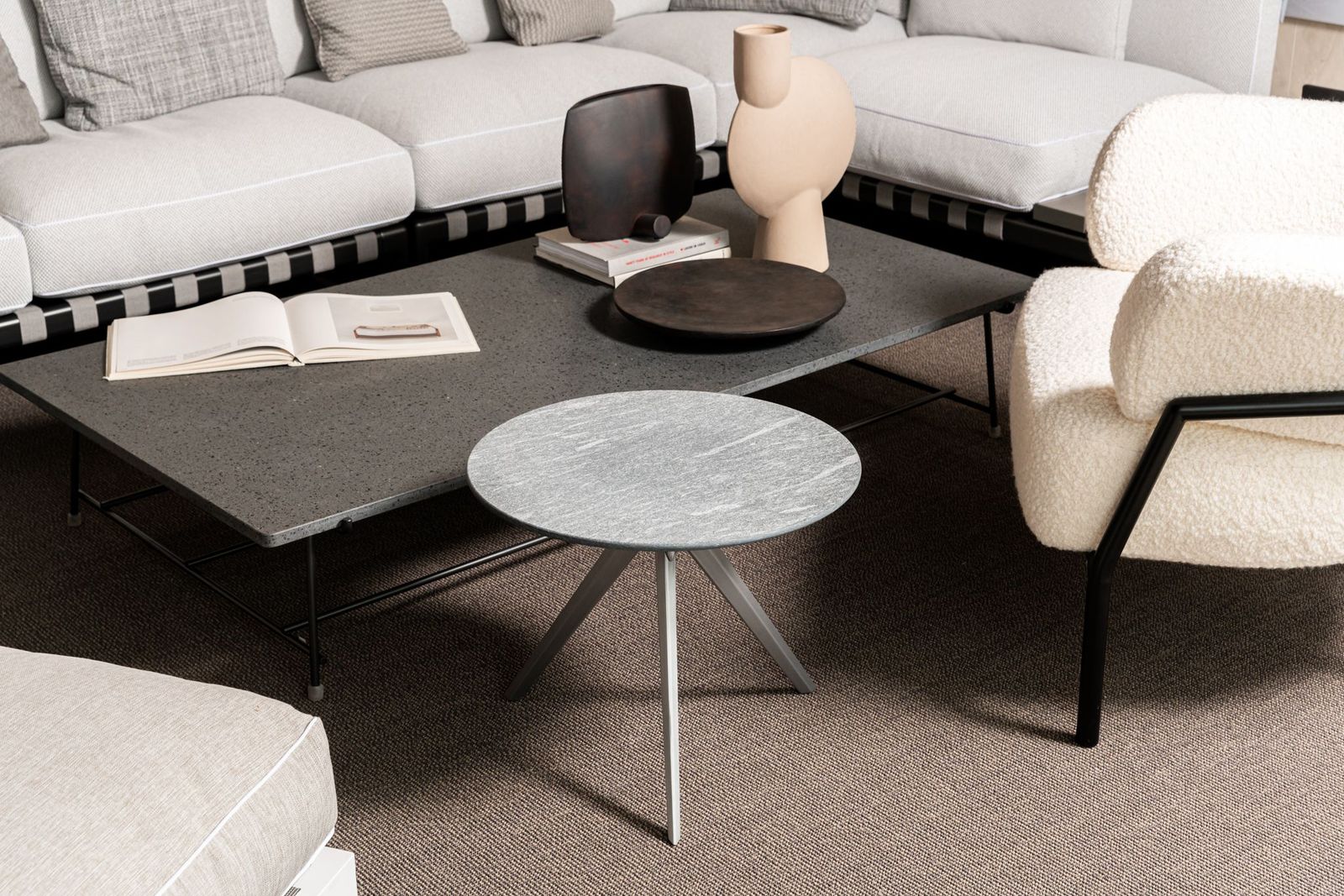 Flexform Уличный журнальный столик Zefiro Outdoor от Flexform — в интерьере