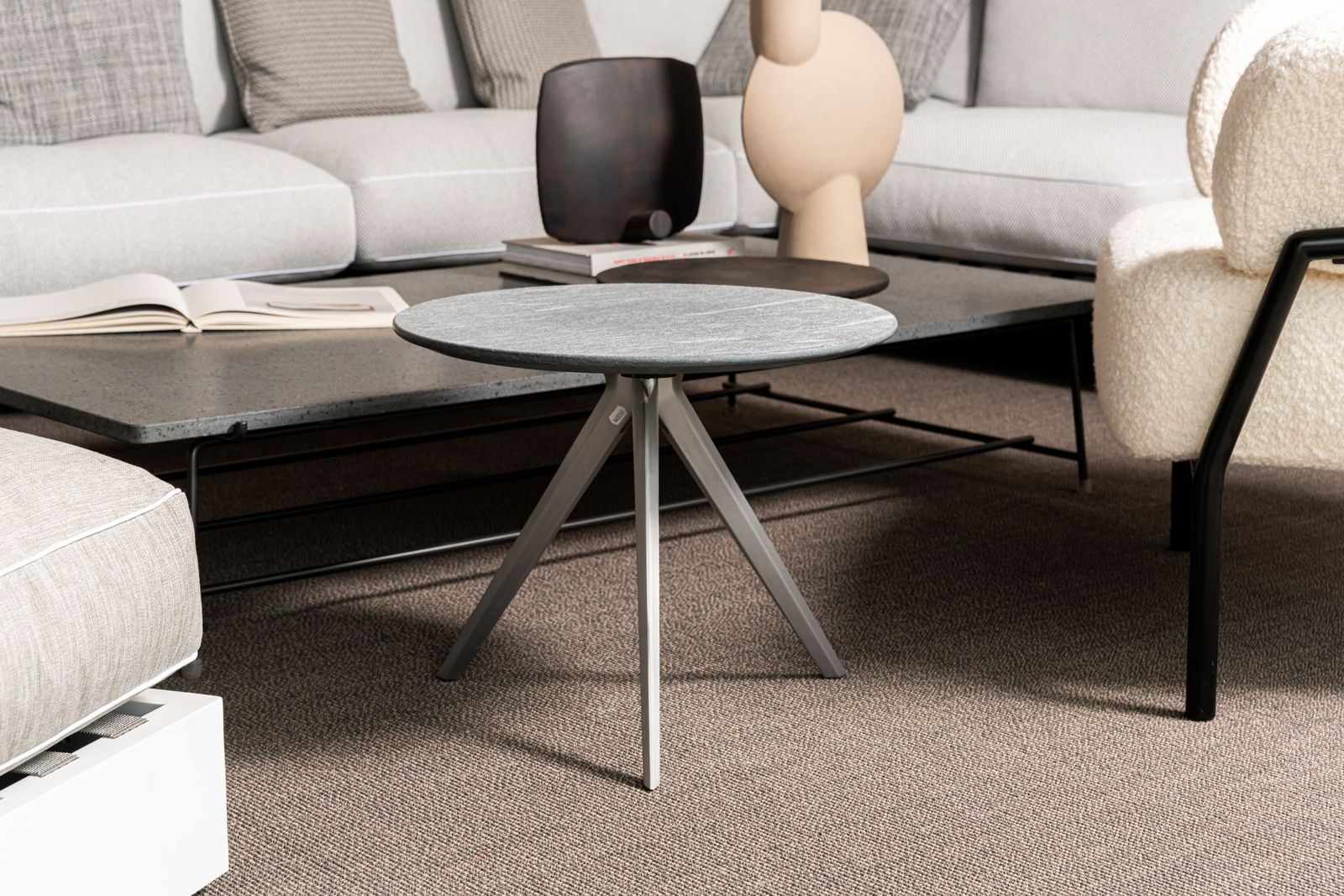 Flexform Уличный журнальный столик Zefiro Outdoor от Flexform — в интерьере