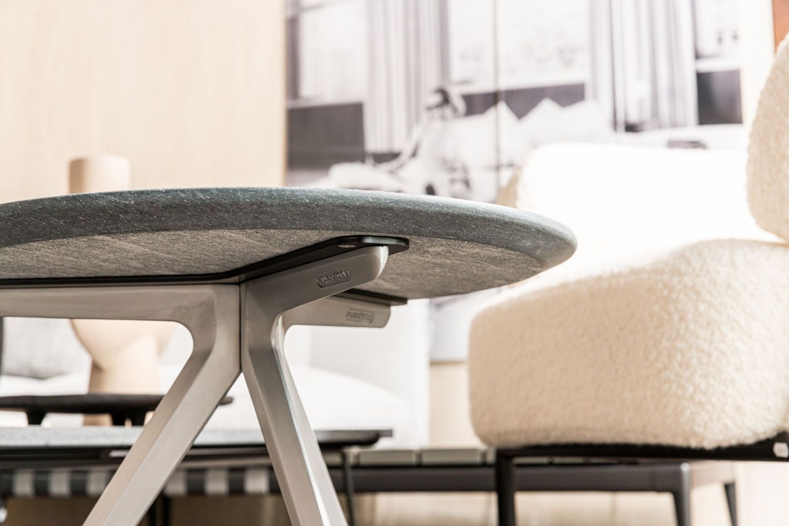 Flexform Уличный журнальный столик Zefiro Outdoor от Flexform — в интерьере