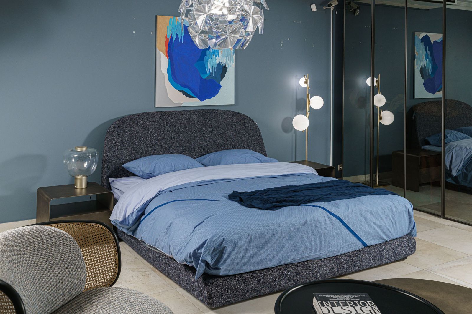Flou Кровать с матрасом Taormina Rudolf royal blue от Flou — в интерьере