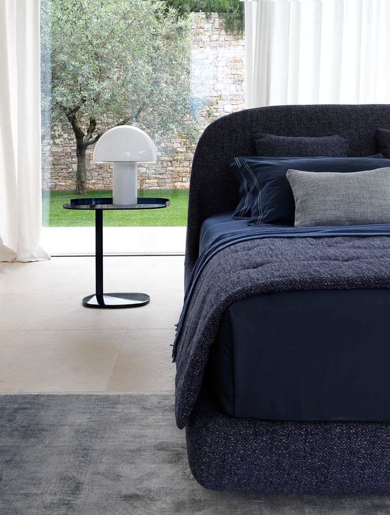 Flou Кровать с матрасом Taormina Rudolf royal blue от Flou — в интерьере