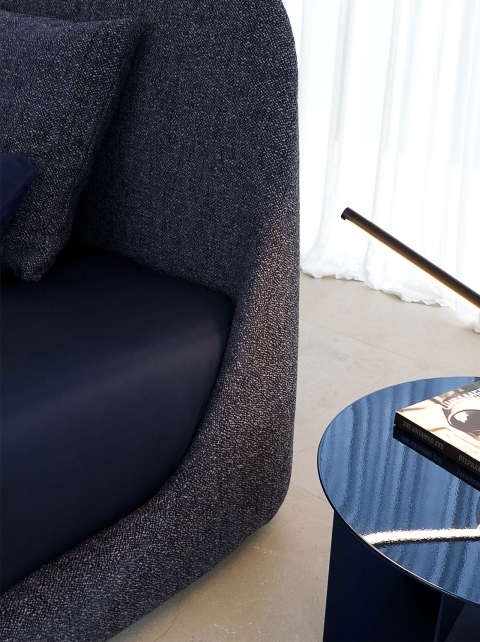 Flou Кровать с матрасом Taormina Rudolf royal blue от Flou — в интерьере