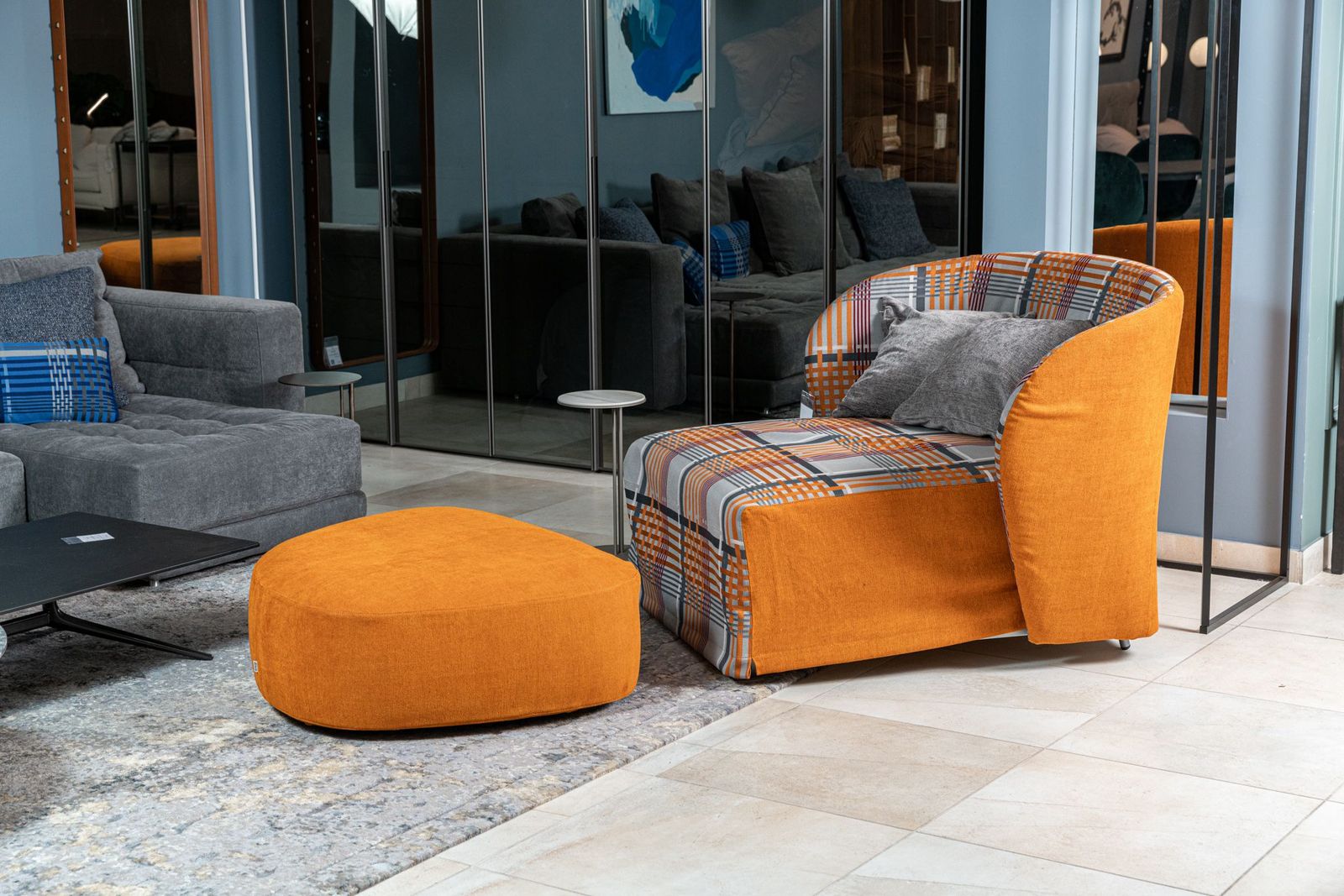Flou Пуф Pierre orange от Flou — в интерьере